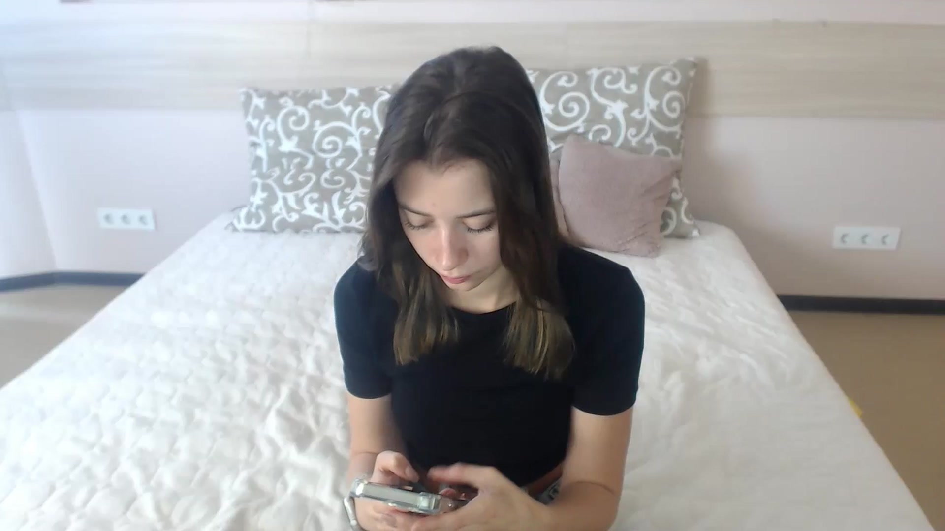 Gallery image thumbnail from Sulfate0's myfreecams stream on, 06/25/2024, 08:16 image 7 of 20
