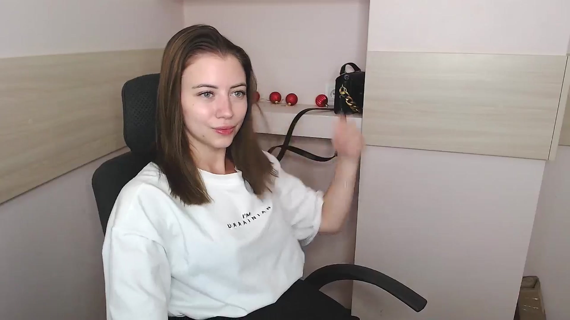 Gallery image thumbnail from Sulfate0's myfreecams stream on, 06/26/2024, 08:48 image 2 of 20
