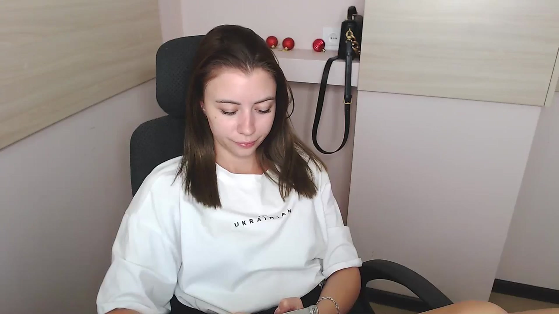 Gallery image thumbnail from Sulfate0's myfreecams stream on, 06/26/2024, 08:48 image 12 of 20