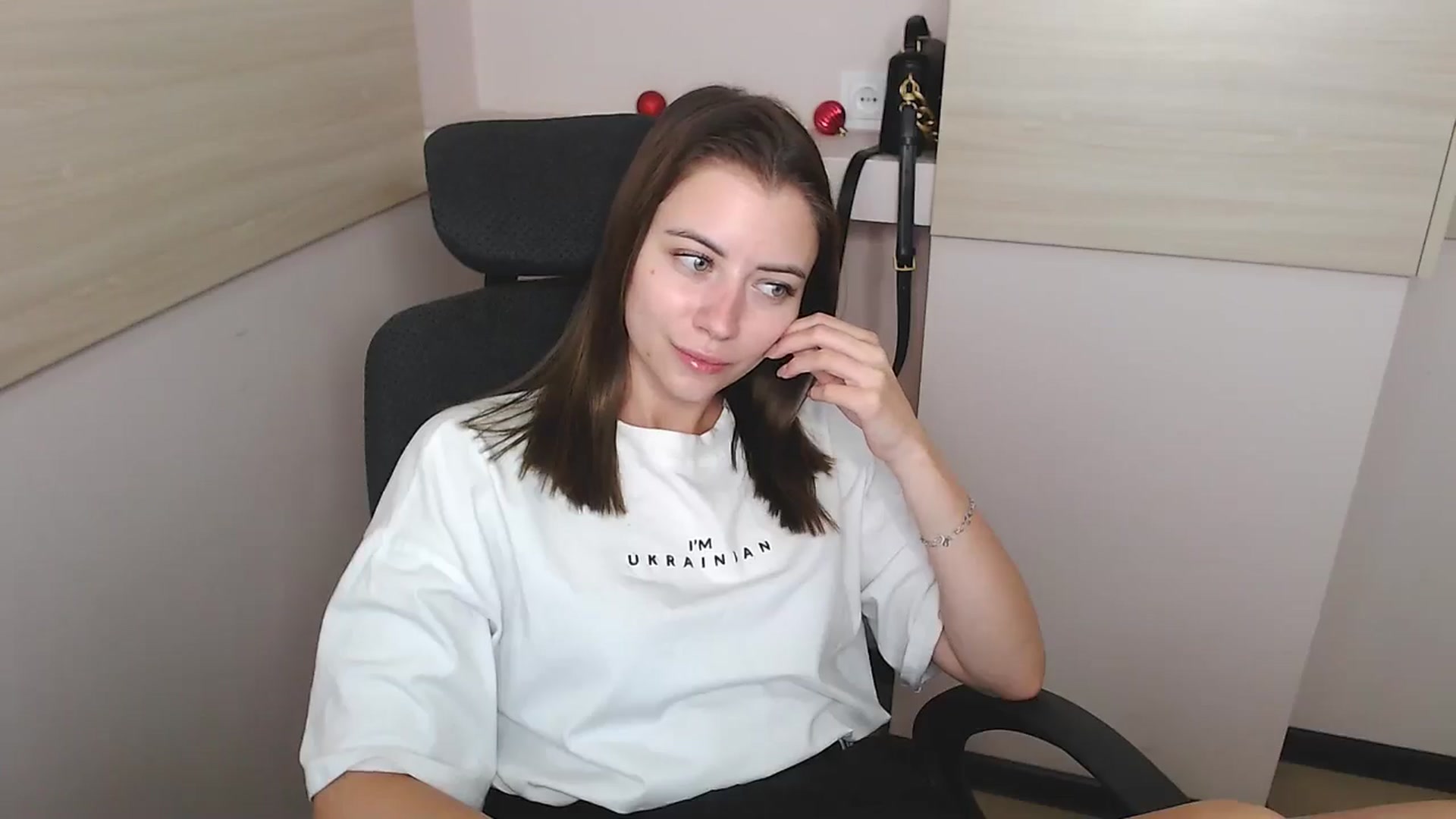 Gallery image thumbnail from Sulfate0's myfreecams stream on, 06/26/2024, 08:48 image 15 of 20