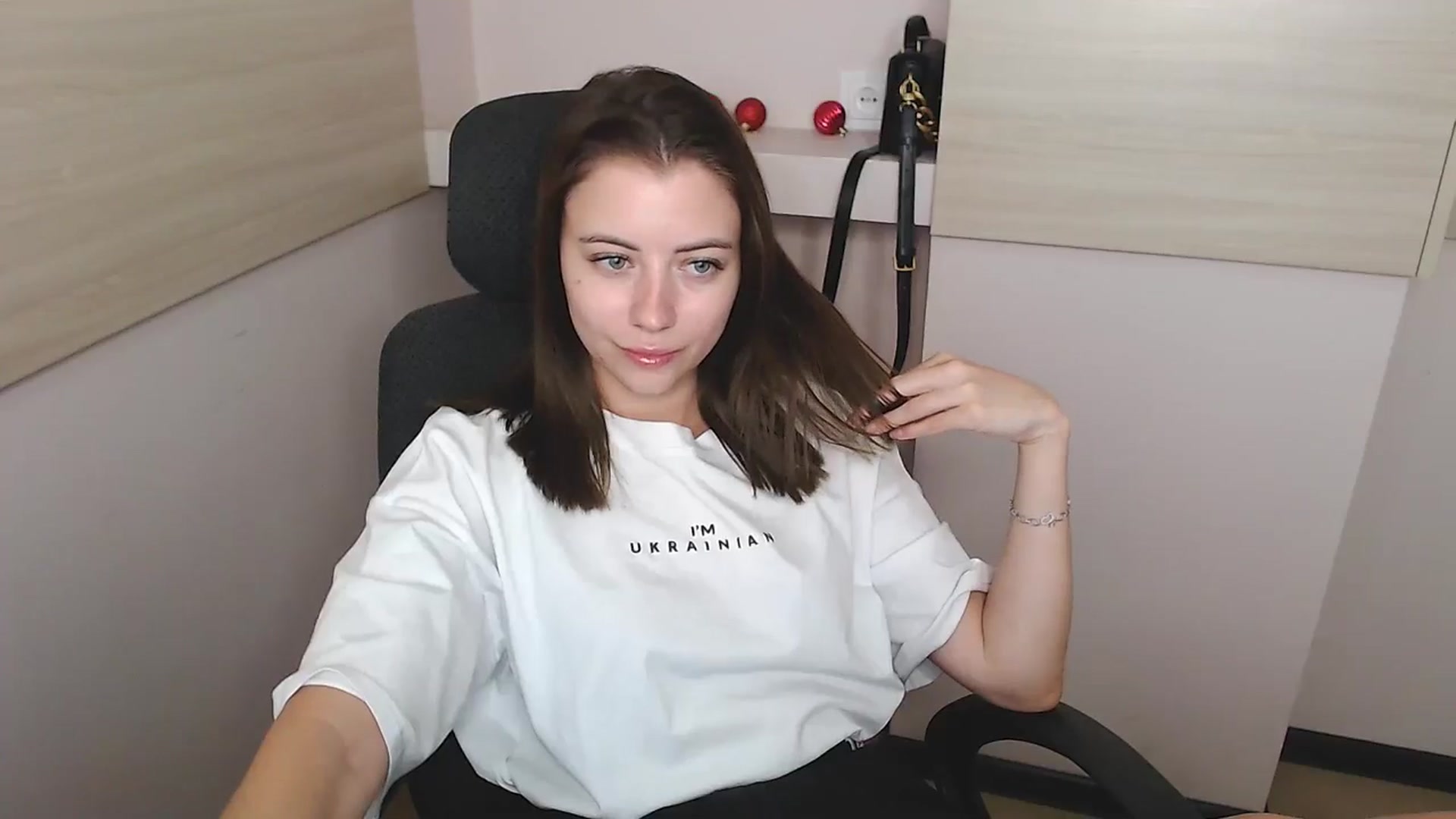 Gallery image thumbnail from Sulfate0's myfreecams stream on, 06/26/2024, 08:48 image 13 of 20