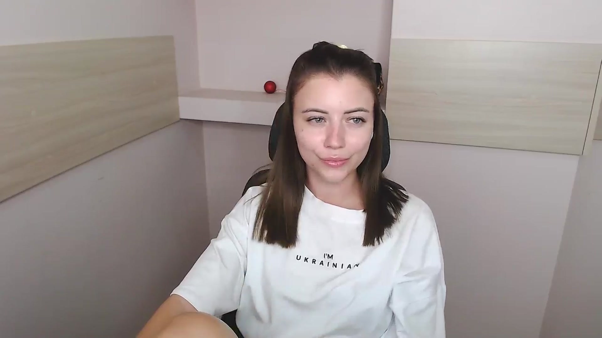 Gallery image thumbnail from Sulfate0's myfreecams stream on, 06/26/2024, 09:49 image 18 of 20