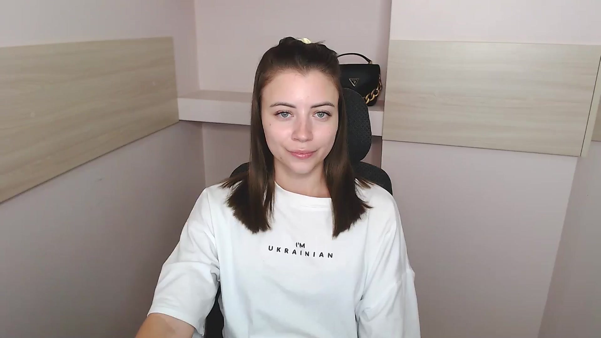 Gallery image thumbnail from Sulfate0's myfreecams stream on, 06/26/2024, 09:49 image 13 of 20