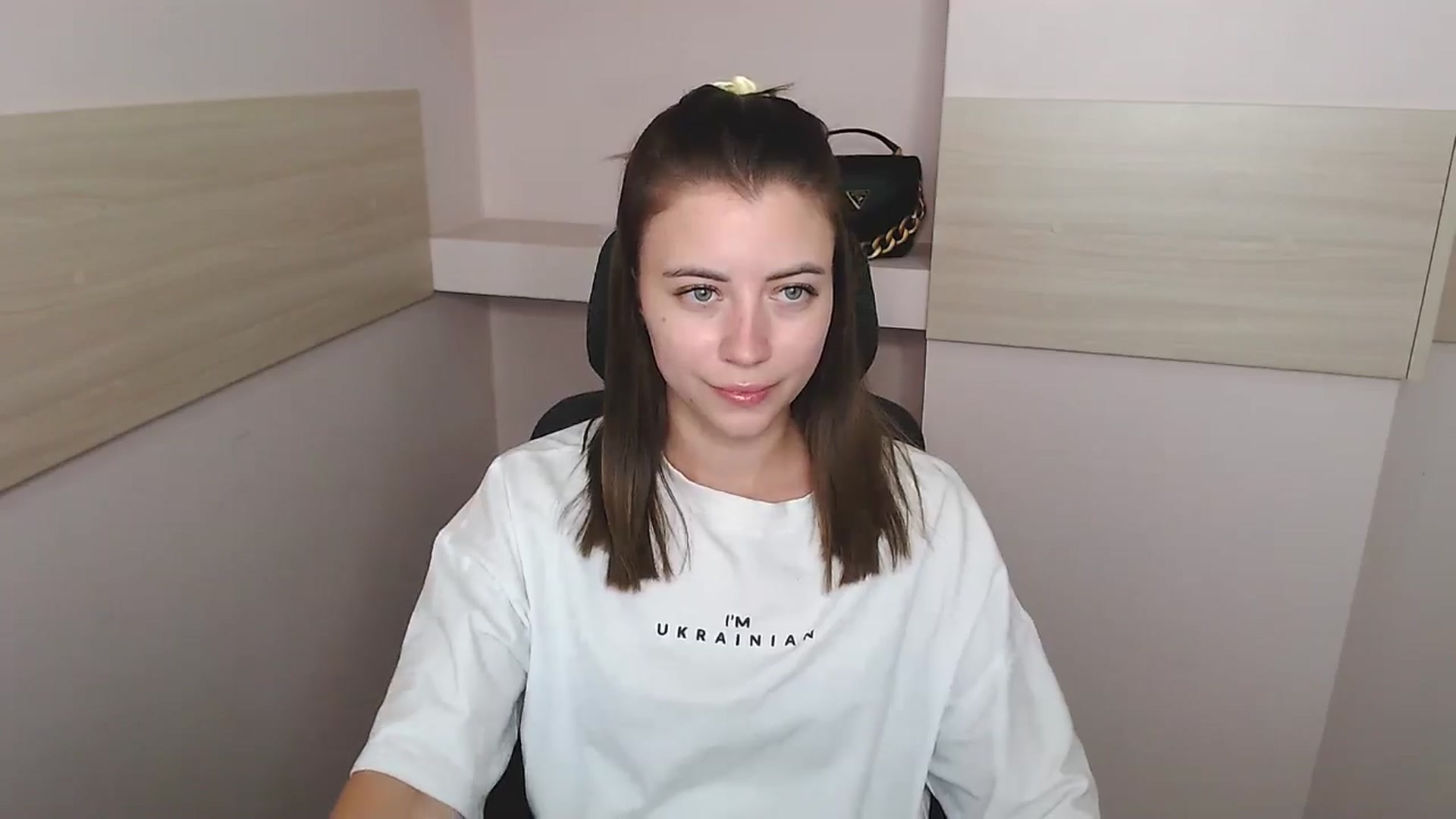 Gallery image thumbnail from Sulfate0's myfreecams stream on, 06/26/2024, 09:49 image 3 of 20