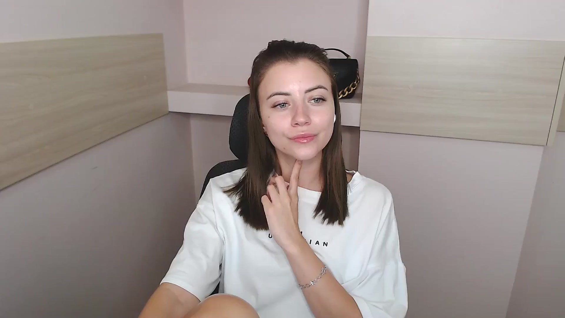 Gallery image thumbnail from Sulfate0's myfreecams stream on, 06/26/2024, 09:49 image 17 of 20
