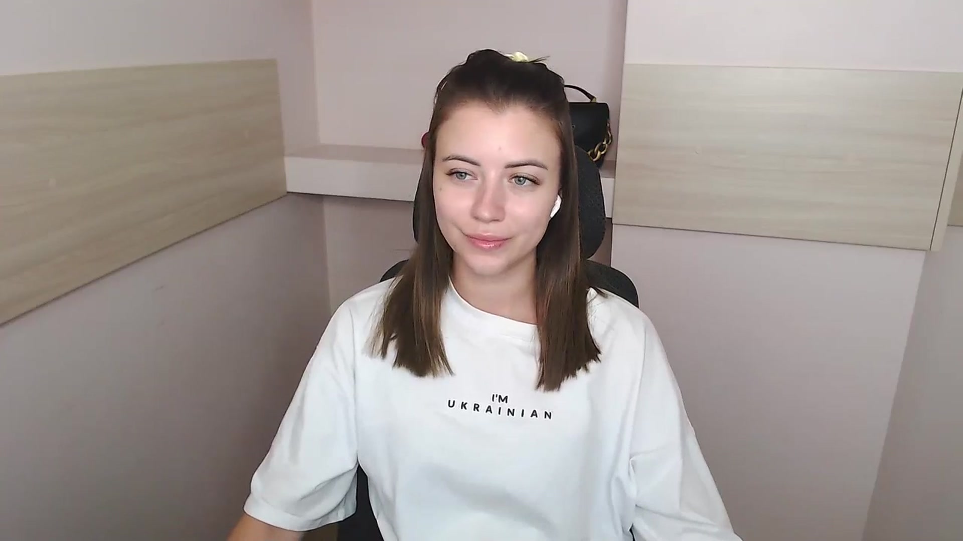 Gallery image thumbnail from Sulfate0's myfreecams stream on, 06/26/2024, 09:49 image 9 of 20