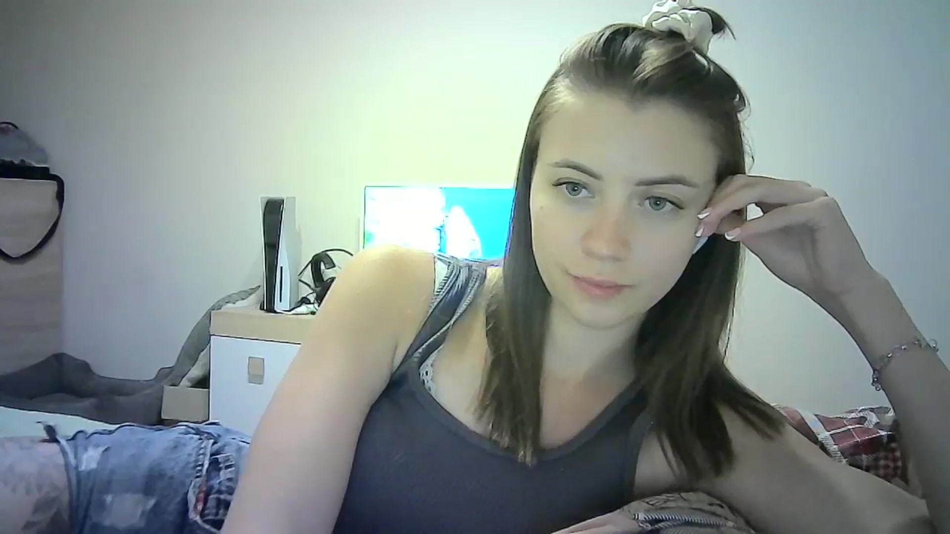 Gallery image thumbnail from Sulfate0's myfreecams stream on, 06/28/2024, 13:55 image 13 of 20