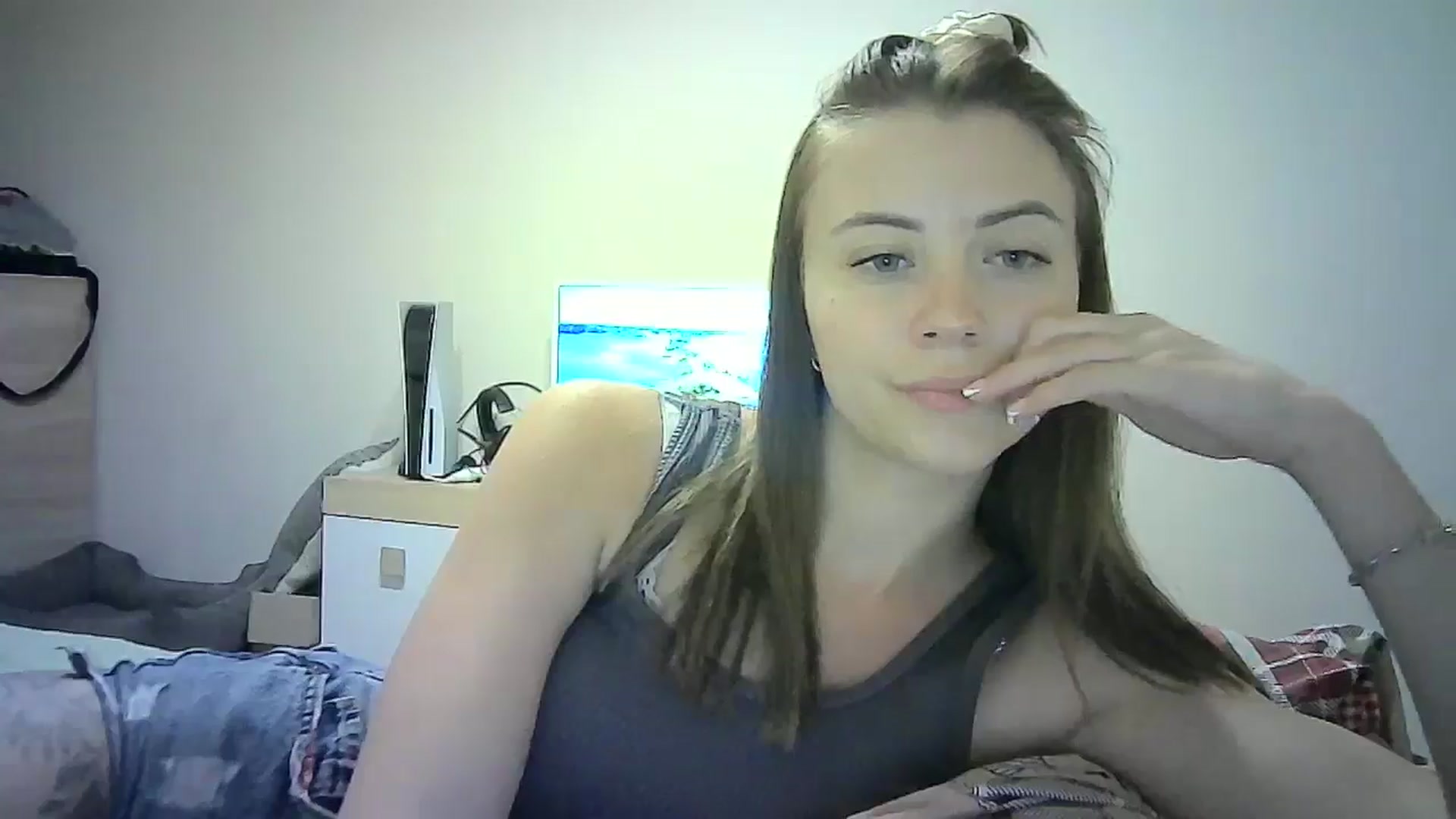 Gallery image thumbnail from Sulfate0's myfreecams stream on, 06/28/2024, 13:55 image 14 of 20