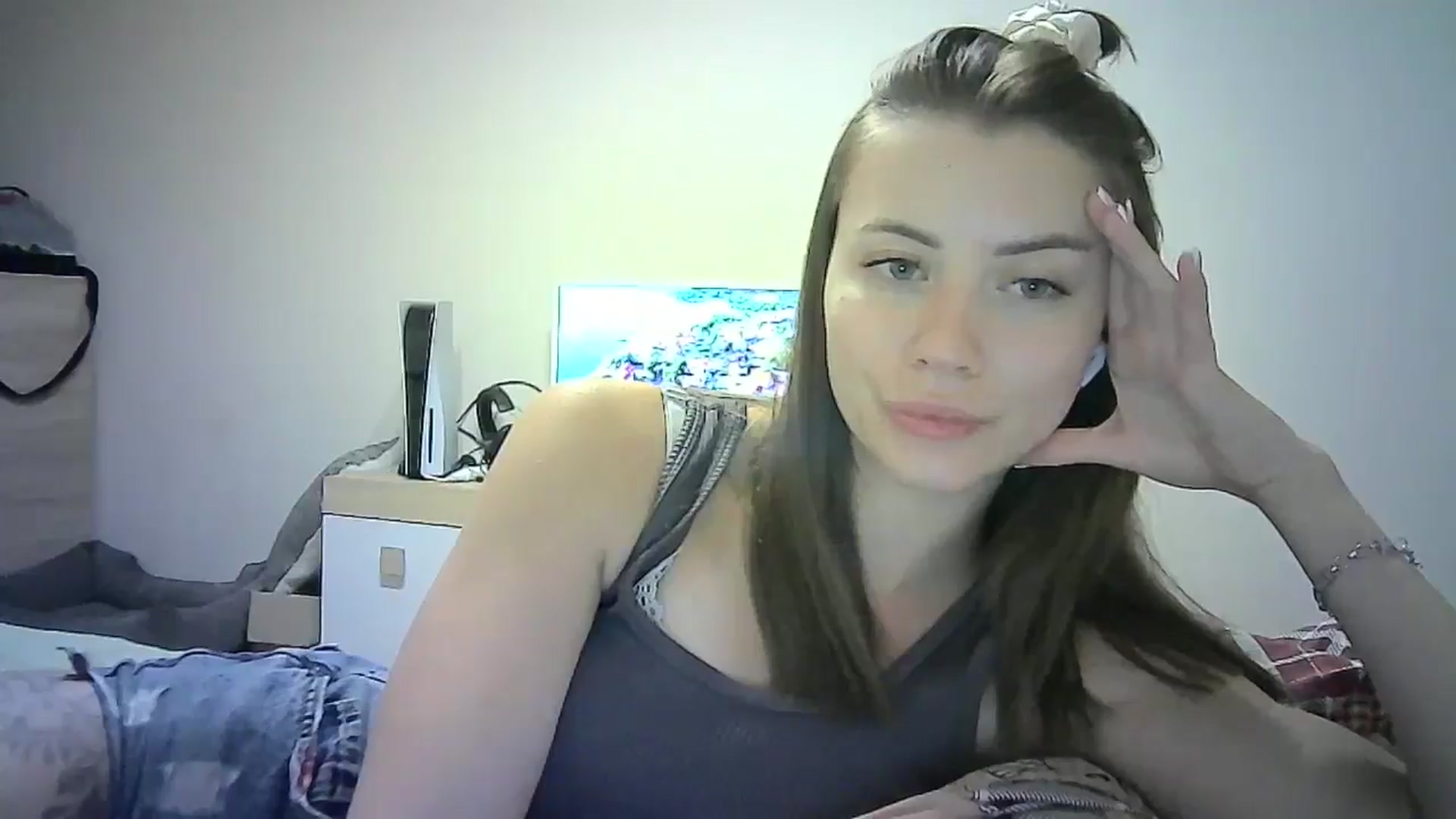 Gallery image thumbnail from Sulfate0's myfreecams stream on, 06/28/2024, 13:55 image 12 of 20