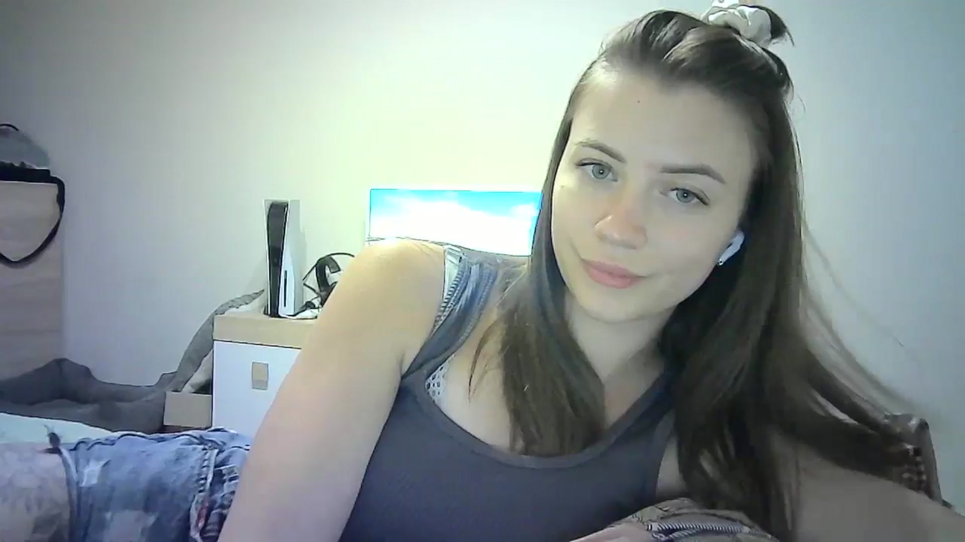 Gallery image thumbnail from Sulfate0's myfreecams stream on, 06/28/2024, 13:55 image 9 of 20
