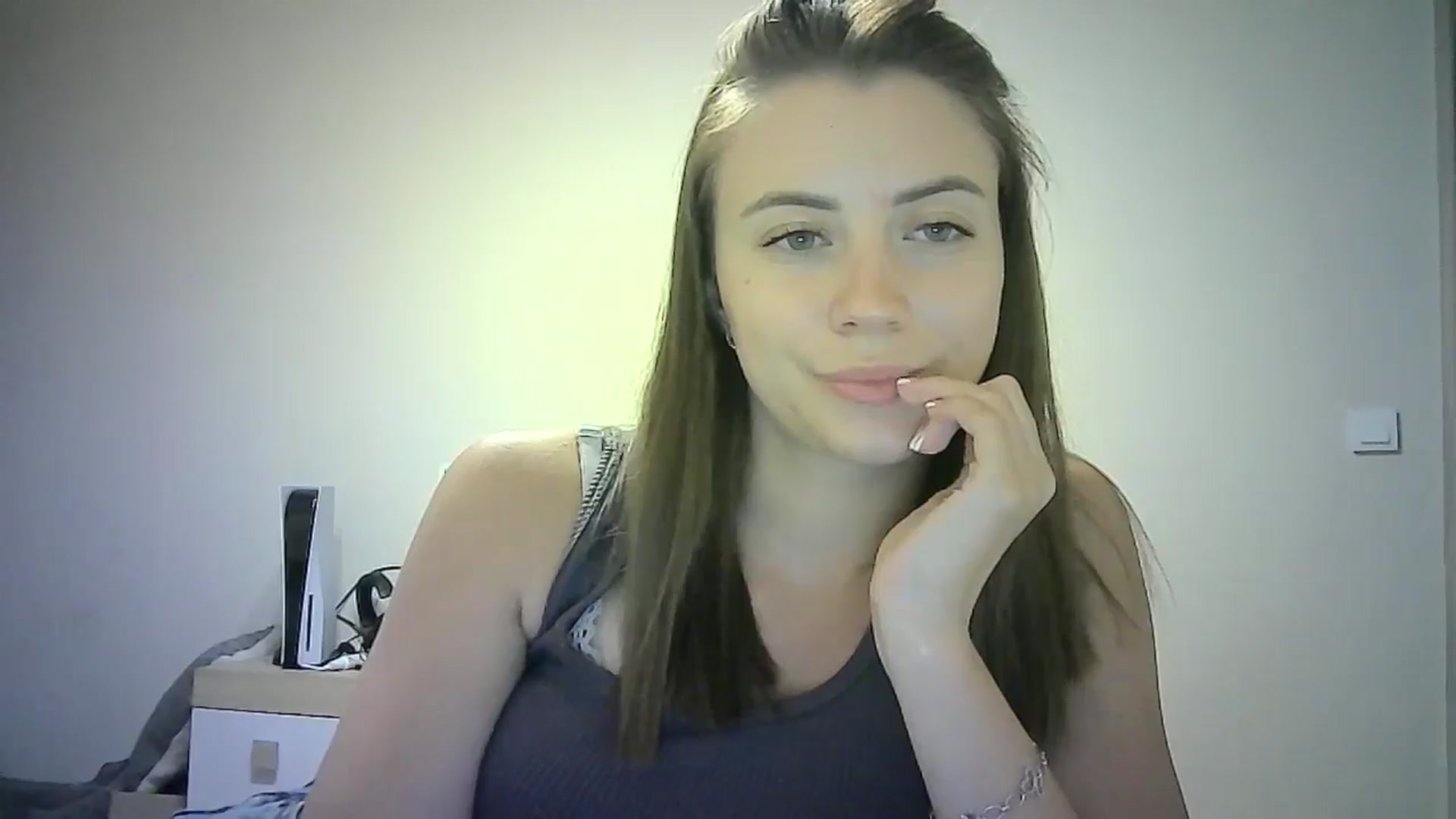 Gallery image thumbnail from Sulfate0's myfreecams stream on, 06/28/2024, 14:12 image 11 of 20