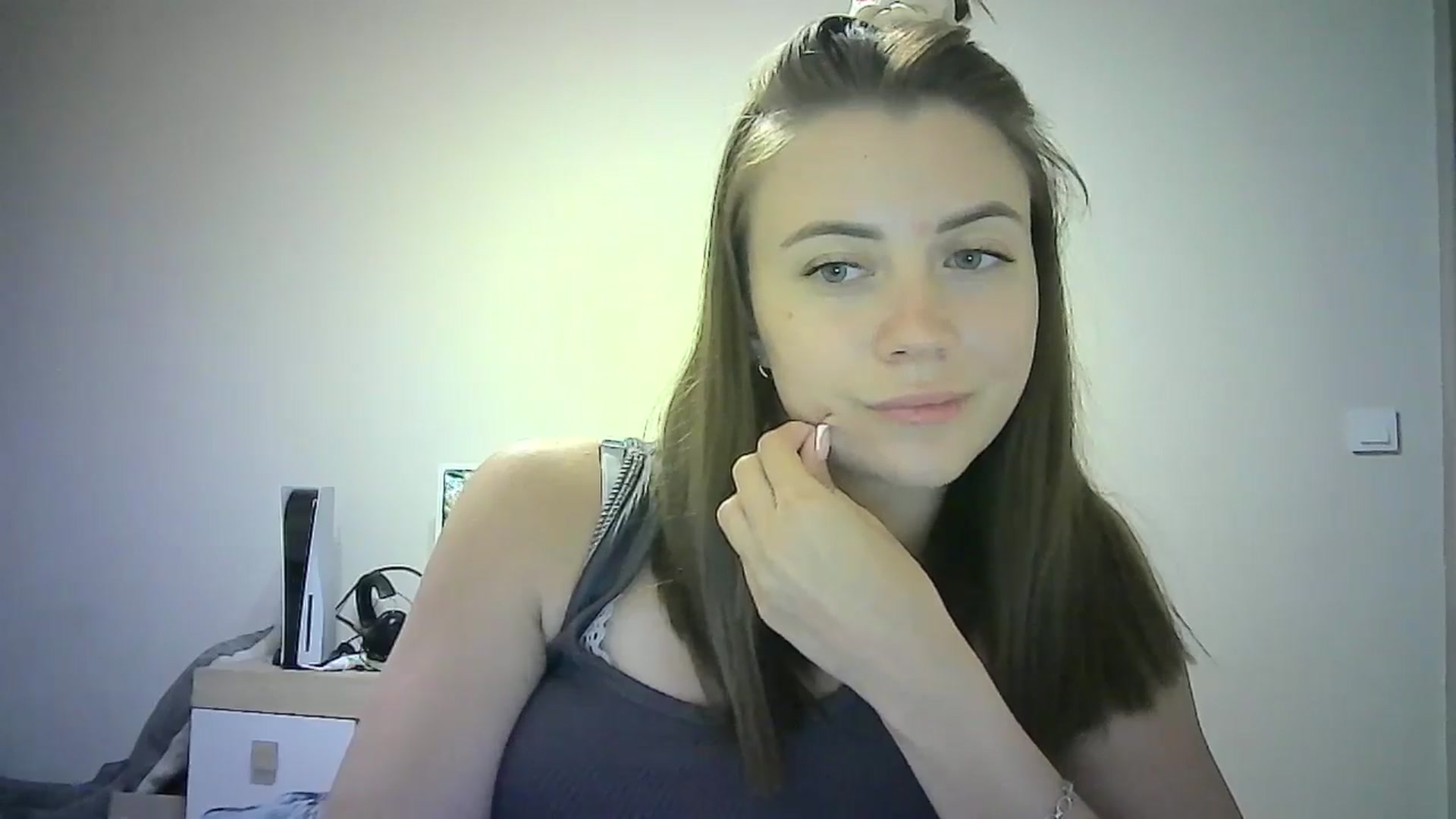 Gallery image thumbnail from Sulfate0's myfreecams stream on, 06/28/2024, 14:12 image 14 of 20