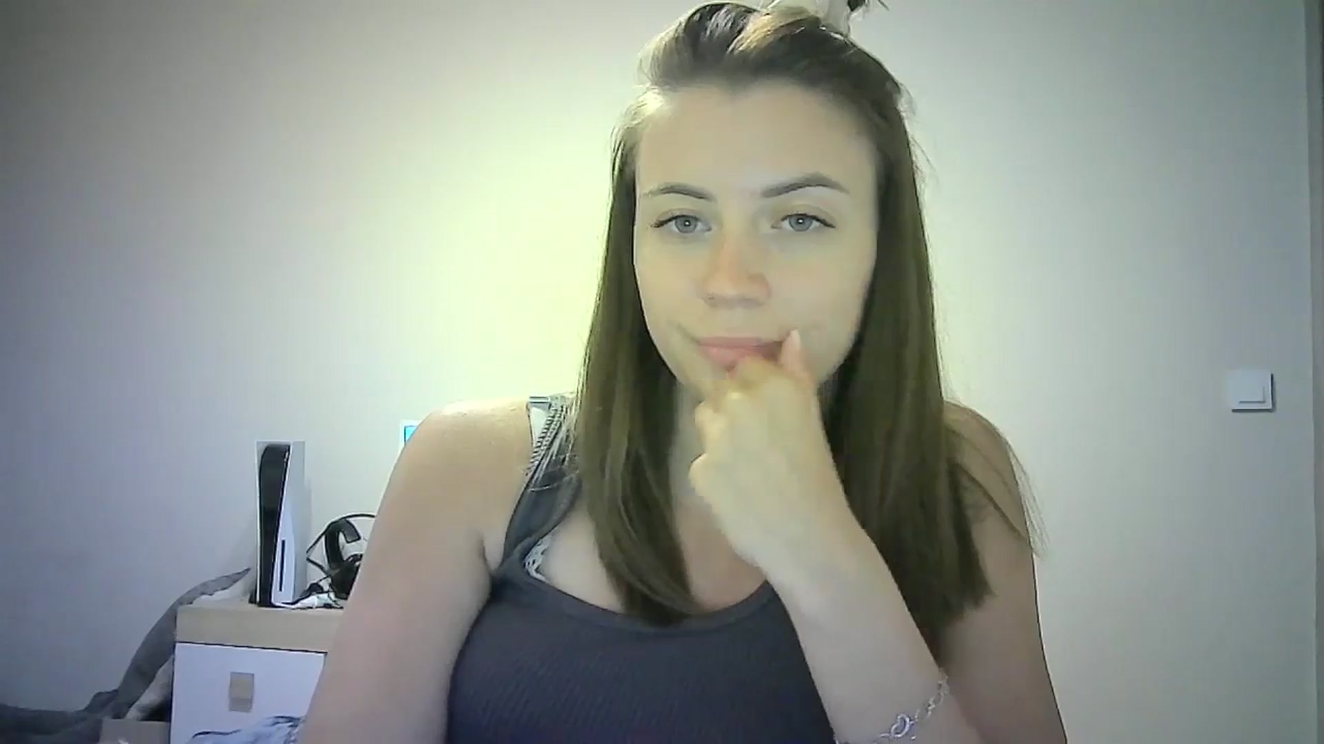 Gallery image thumbnail from Sulfate0's myfreecams stream on, 06/28/2024, 14:12 image 7 of 20
