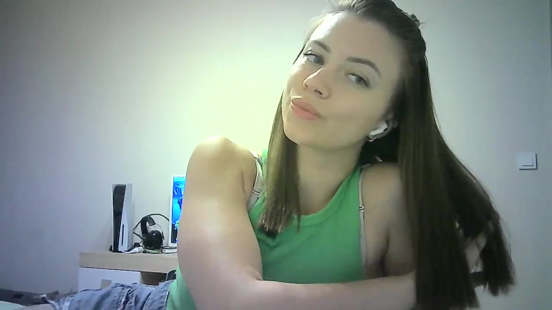 Gallery image thumbnail from Sulfate0's myfreecams stream on, 06/29/2024, 07:55 image 15 of 20