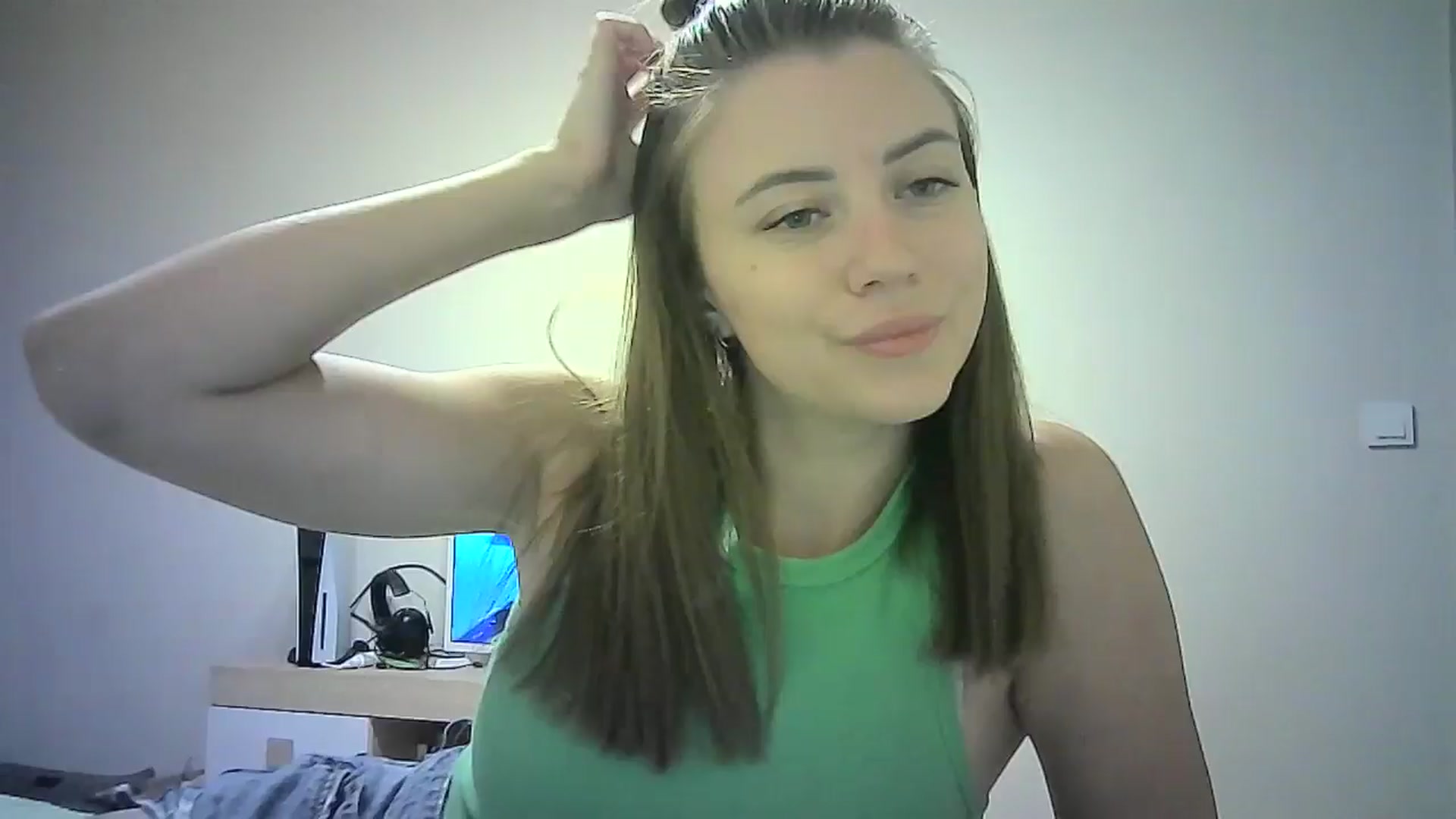 Gallery image thumbnail from Sulfate0's myfreecams stream on, 06/29/2024, 07:55 image 14 of 20