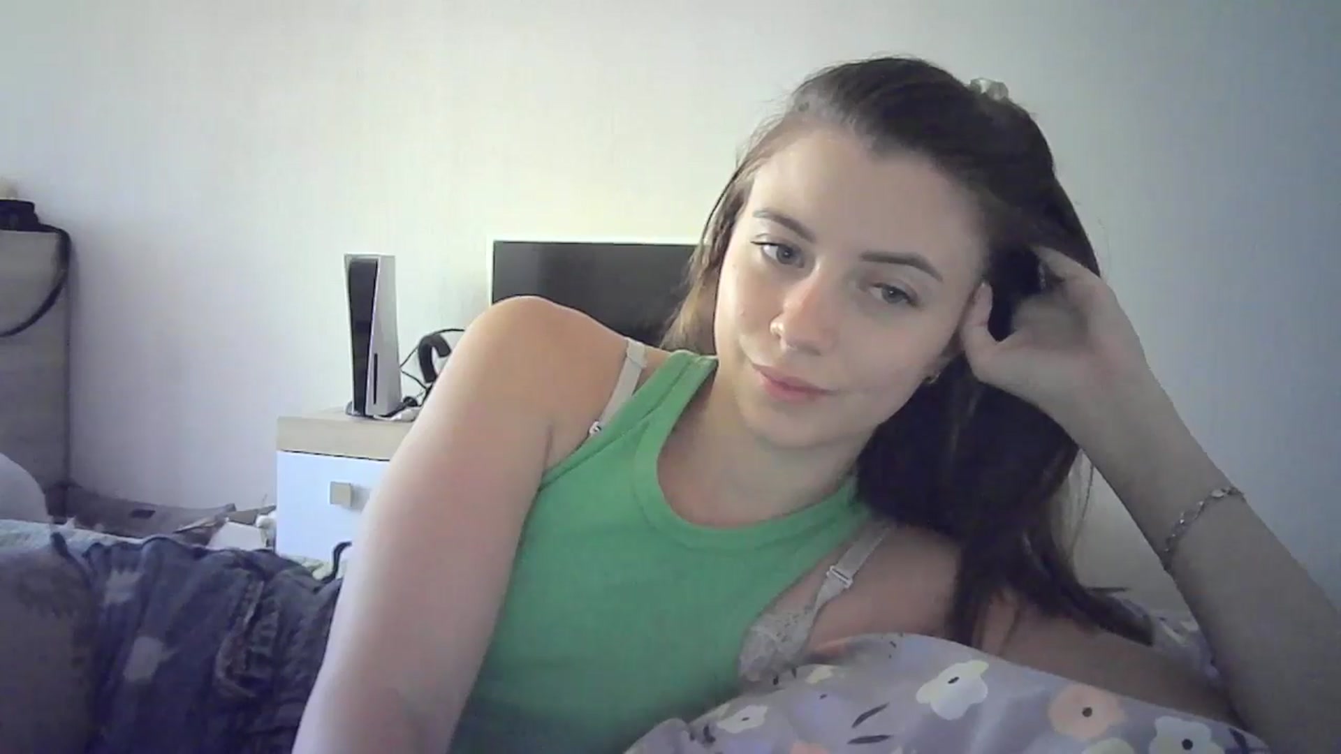 Gallery image thumbnail from Sulfate0's myfreecams stream on, 06/29/2024, 10:29 image 20 of 20