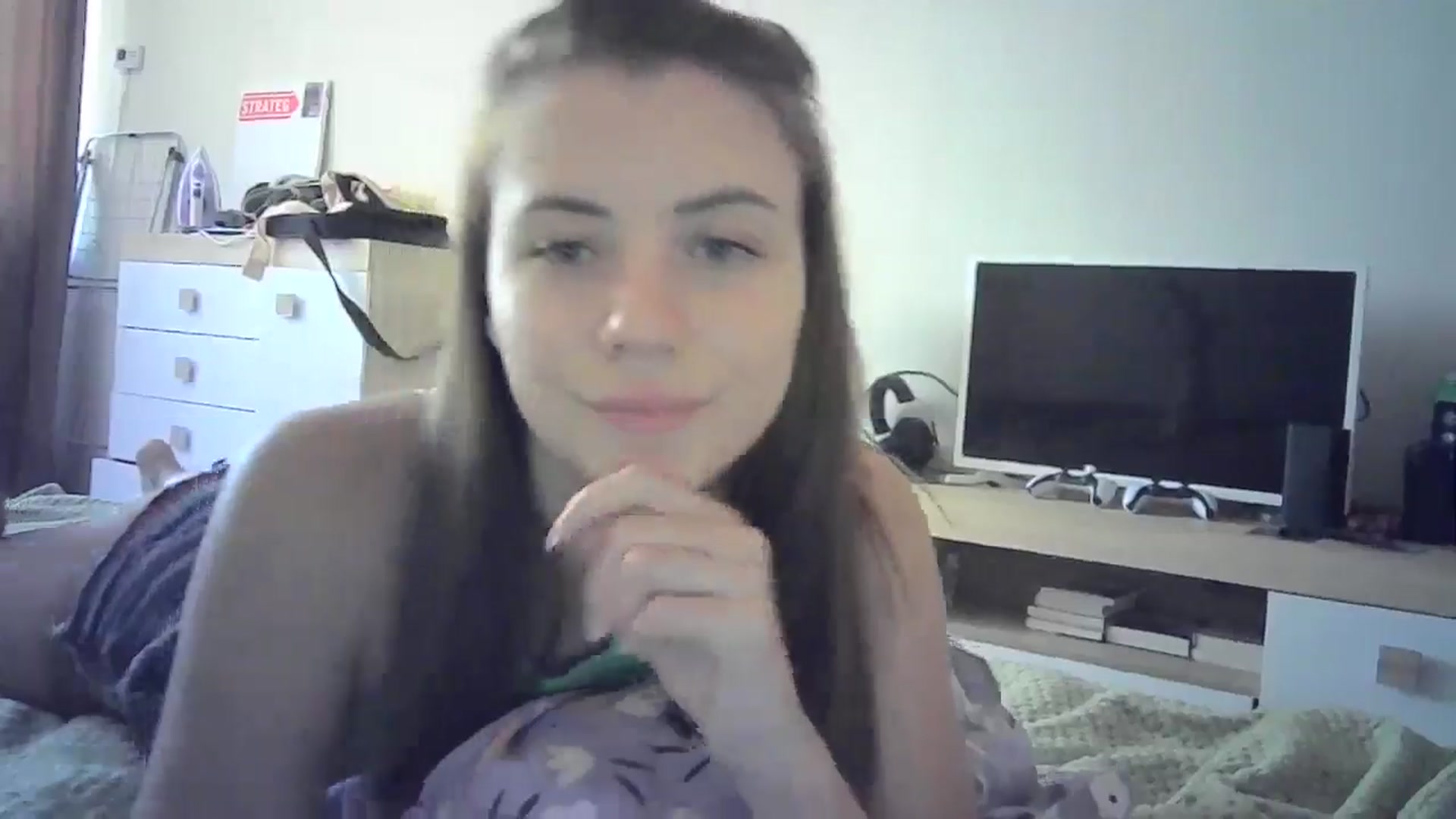 Gallery image thumbnail from Sulfate0's myfreecams stream on, 06/29/2024, 11:03 image 17 of 20