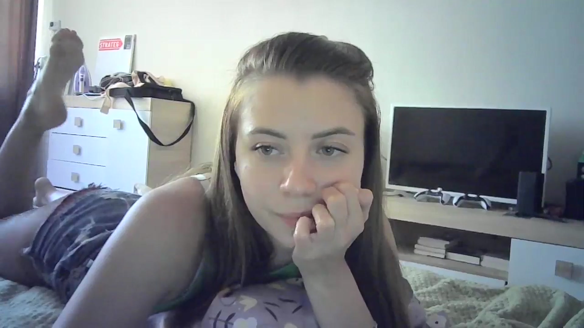 Gallery image thumbnail from Sulfate0's myfreecams stream on, 06/29/2024, 11:03 image 12 of 20