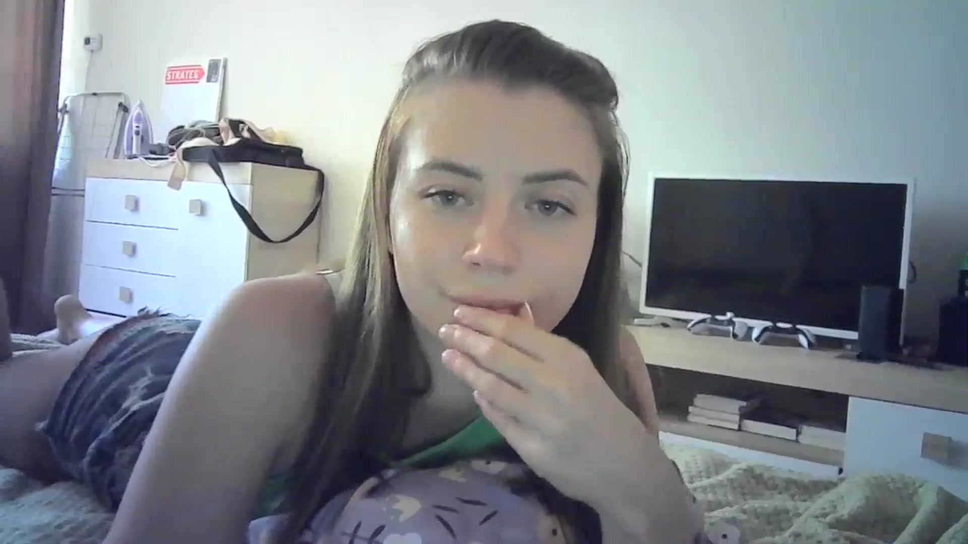 Gallery image thumbnail from Sulfate0's myfreecams stream on, 06/29/2024, 11:03 image 11 of 20