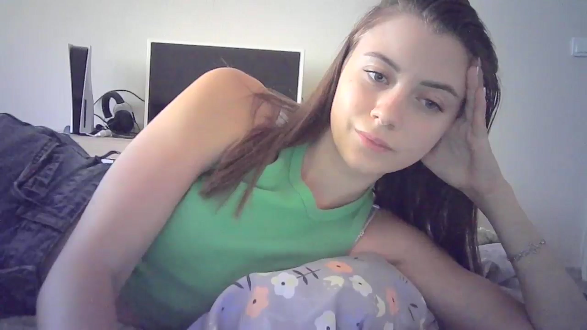 Gallery image thumbnail from Sulfate0's myfreecams stream on, 06/29/2024, 11:45 image 11 of 20