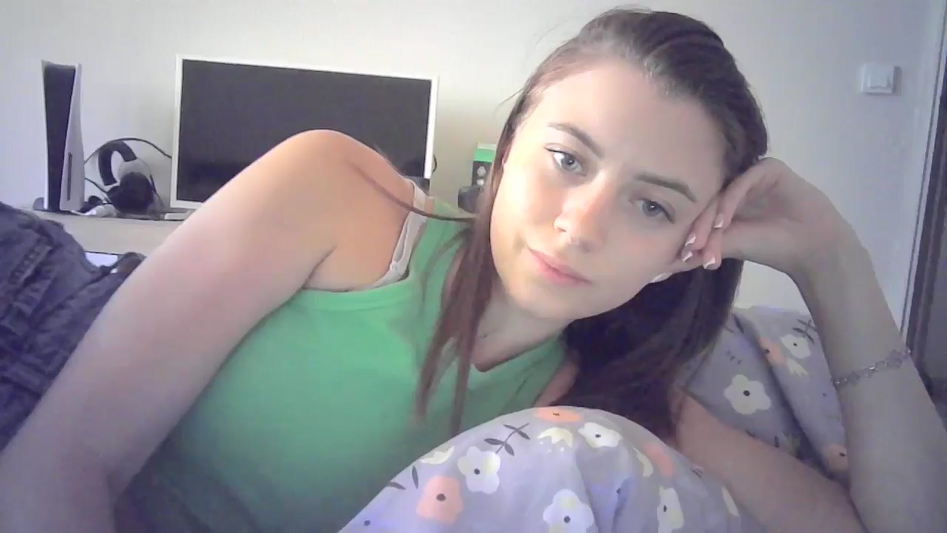 Gallery image thumbnail from Sulfate0's myfreecams stream on, 06/29/2024, 11:45 image 4 of 20