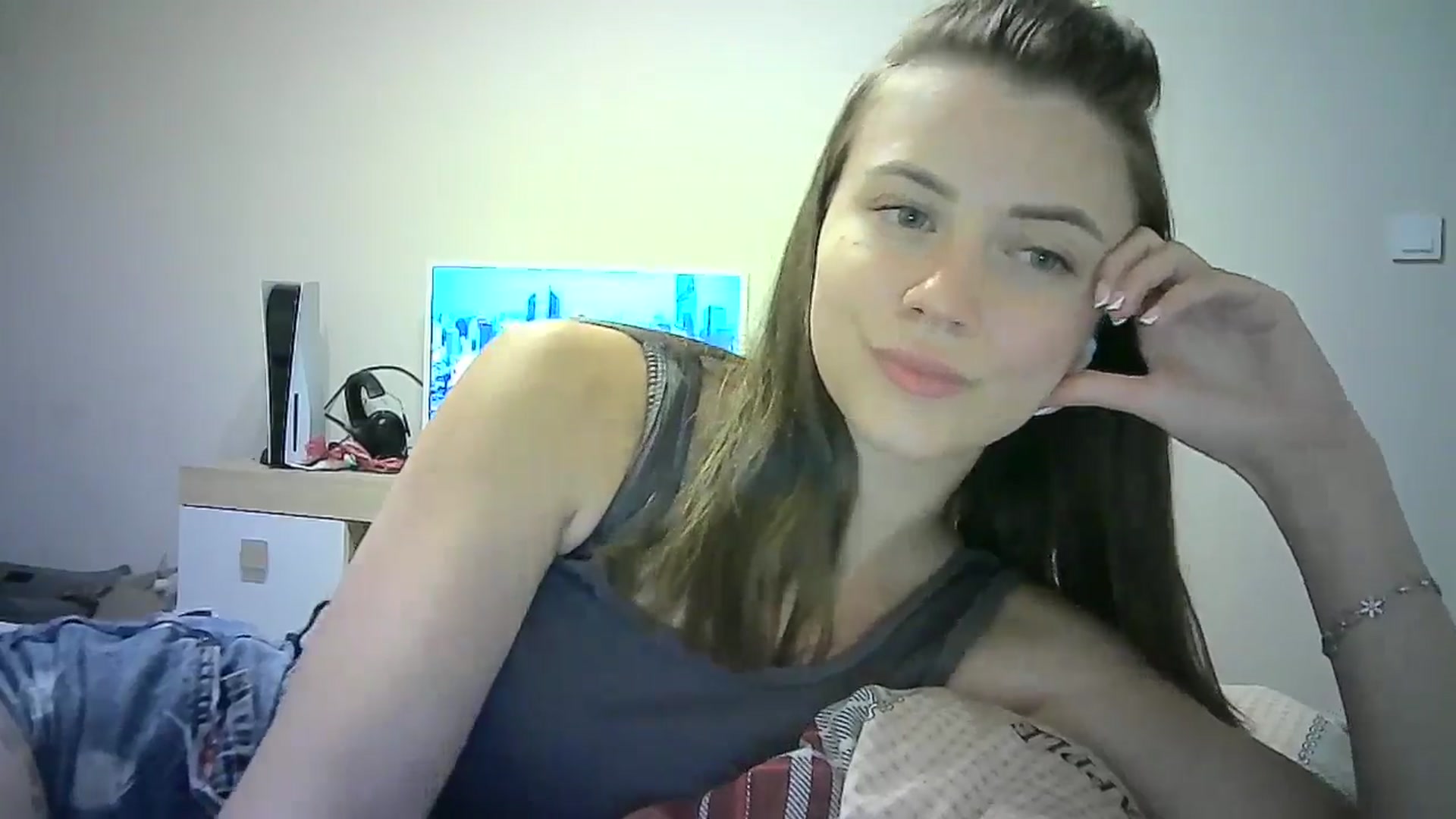 Gallery image thumbnail from Sulfate0's myfreecams stream on, 06/30/2024, 09:41 image 12 of 20
