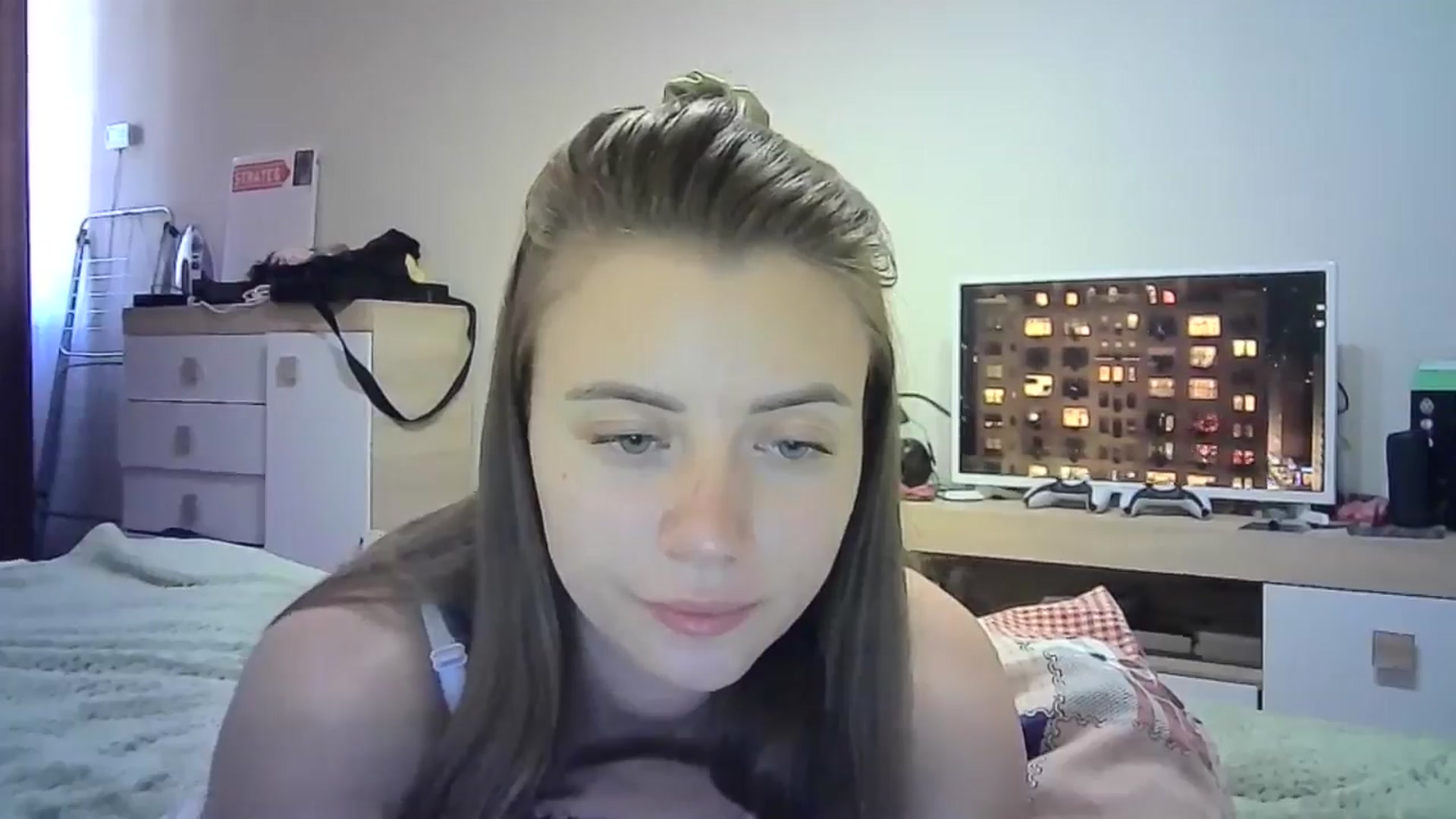 Gallery image thumbnail from Sulfate0's myfreecams stream on, 06/30/2024, 11:22 image 12 of 20