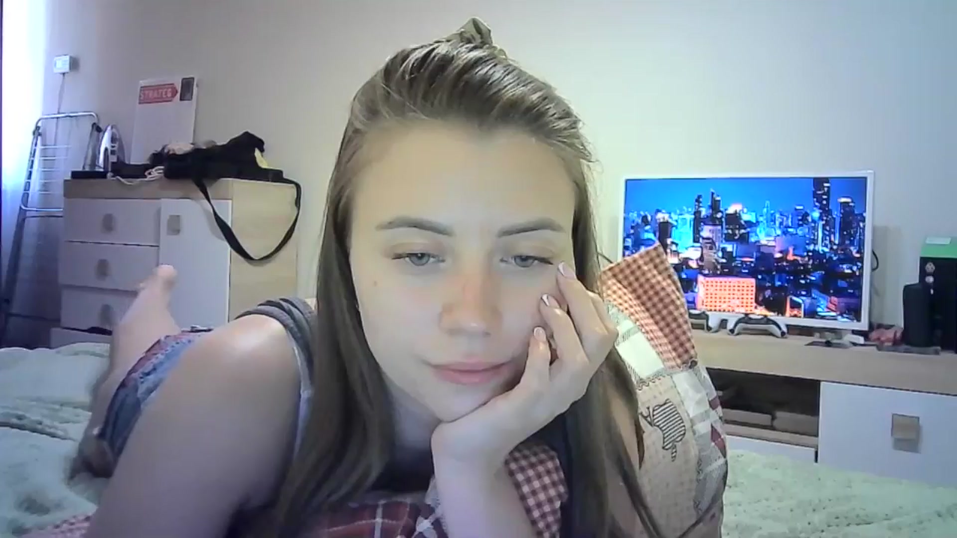 Gallery image thumbnail from Sulfate0's myfreecams stream on, 06/30/2024, 11:34 image 13 of 20