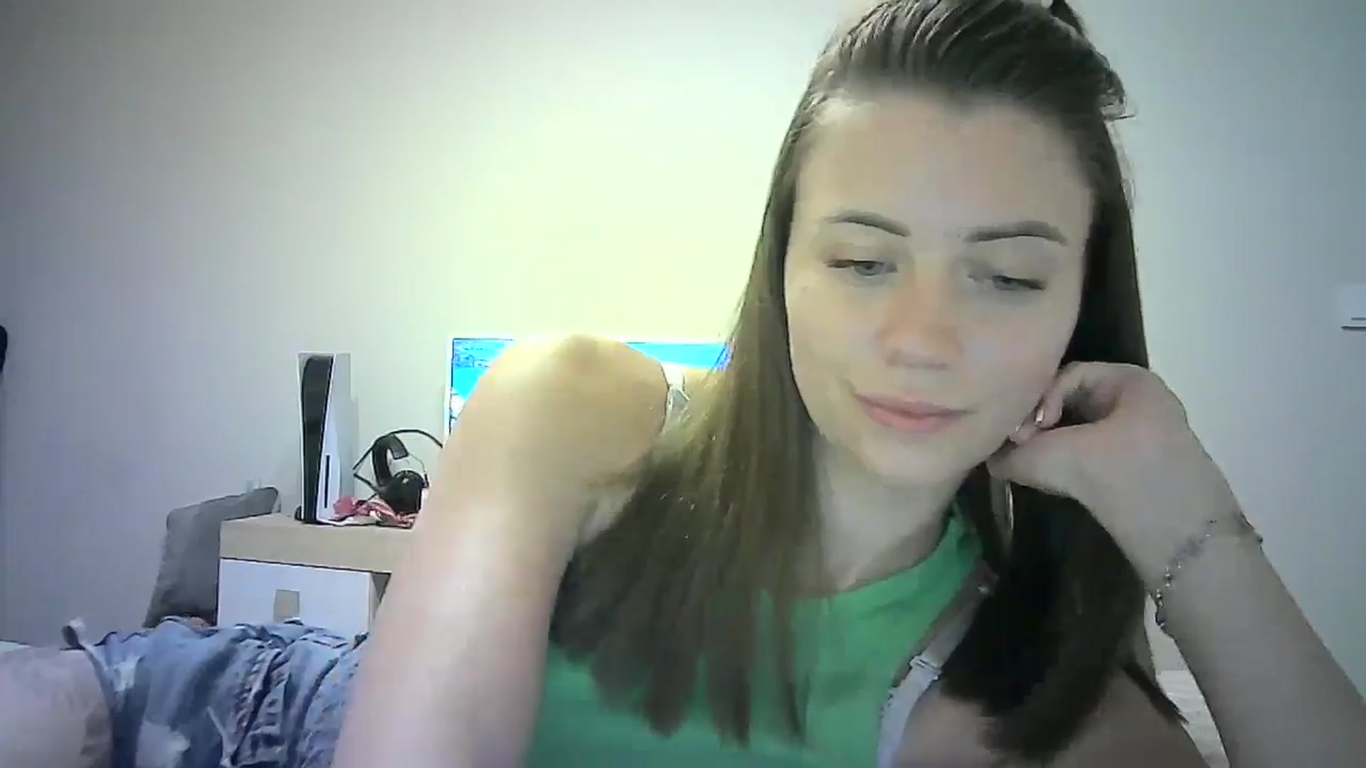 Gallery image thumbnail from Sulfate0's myfreecams stream on, 07/01/2024, 07:44 image 16 of 20