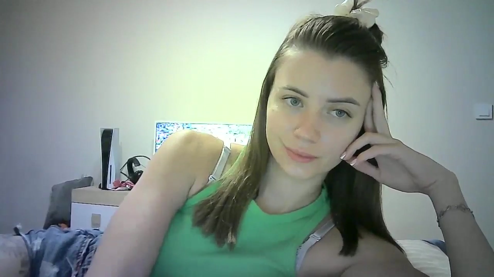 Gallery image thumbnail from Sulfate0's myfreecams stream on, 07/01/2024, 07:44 image 17 of 20
