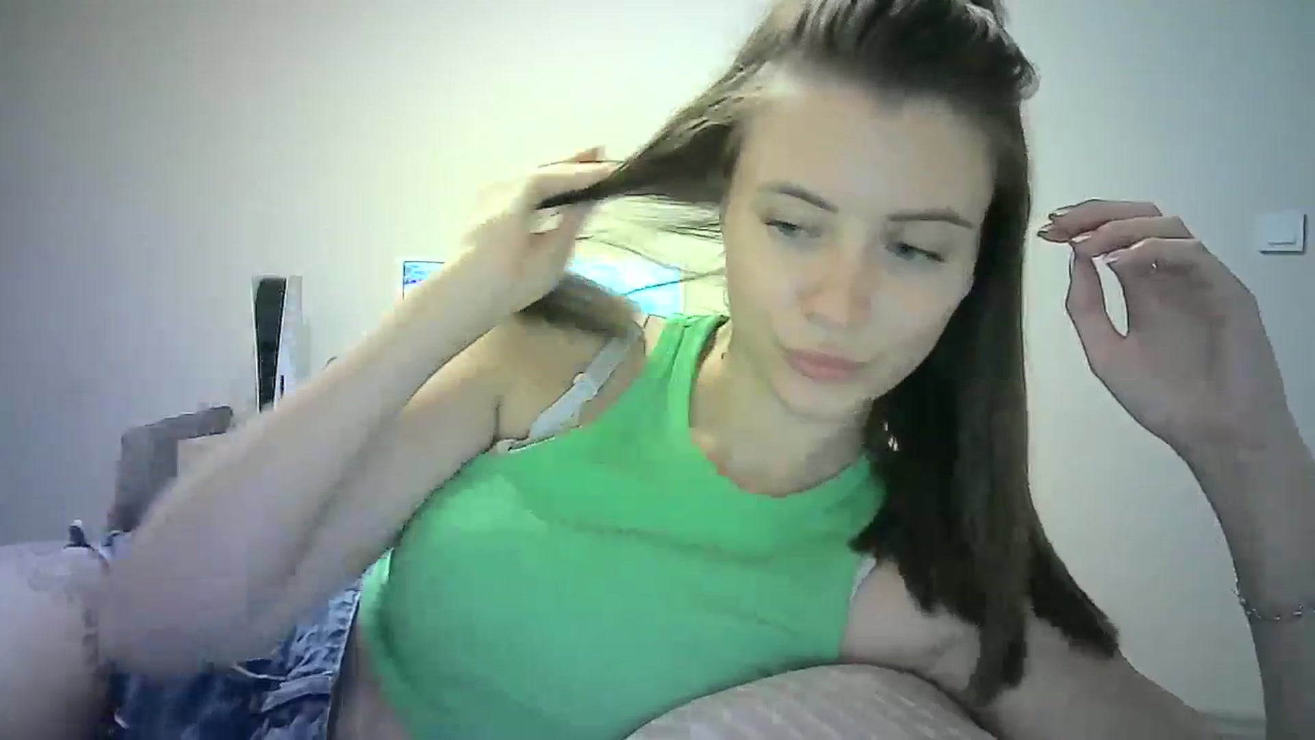 Gallery image thumbnail from Sulfate0's myfreecams stream on, 07/01/2024, 09:29 image 10 of 20