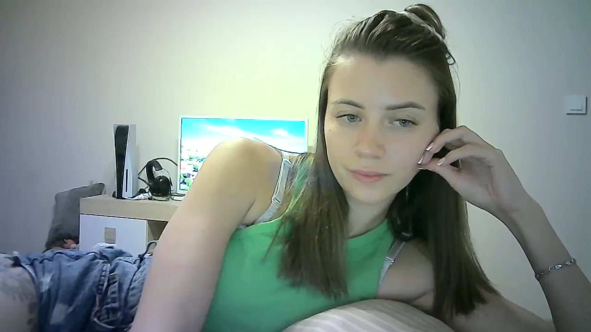 Gallery image thumbnail from Sulfate0's myfreecams stream on, 07/01/2024, 09:29 image 18 of 20