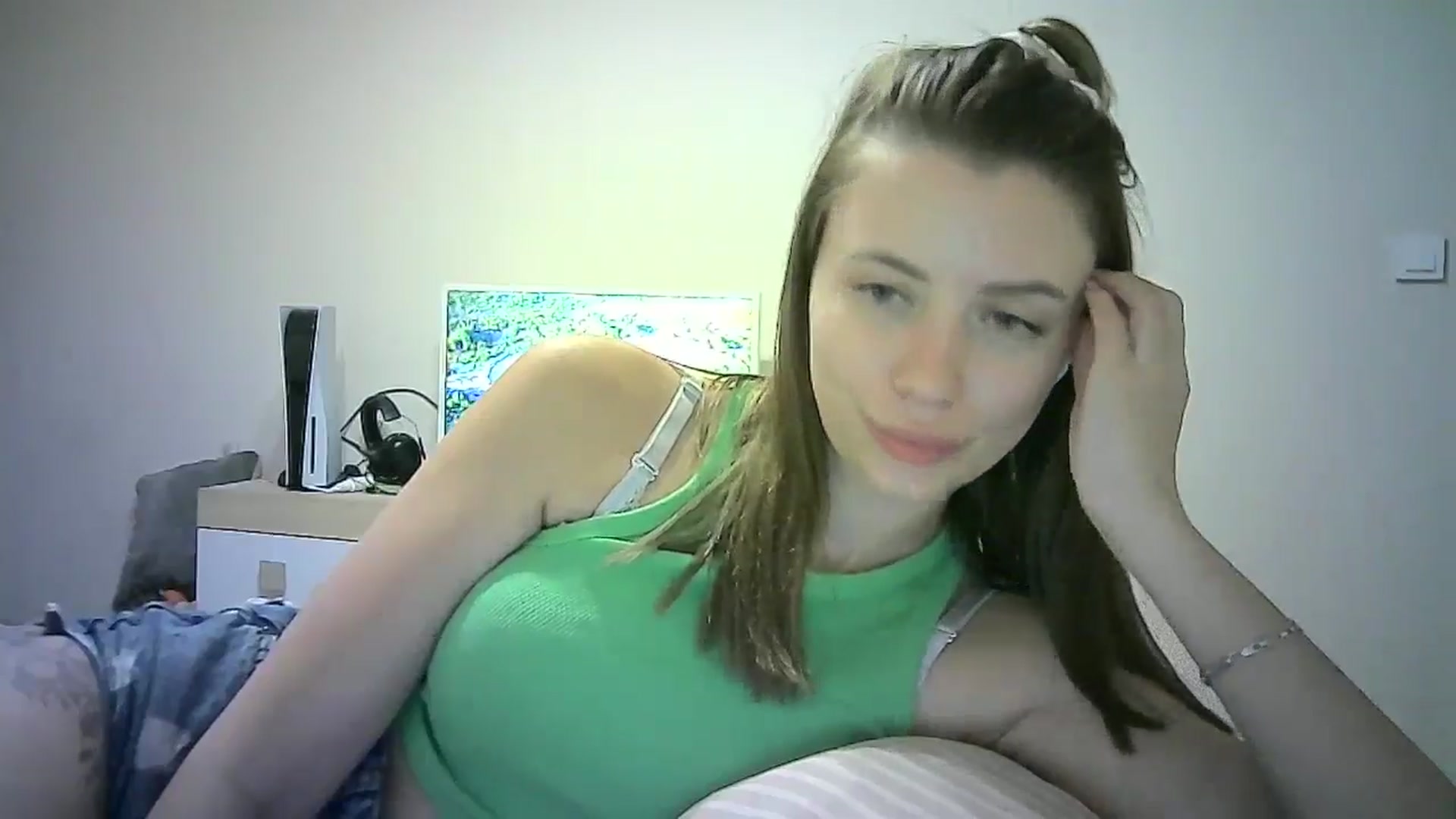 Gallery image thumbnail from Sulfate0's myfreecams stream on, 07/01/2024, 09:29 image 13 of 20
