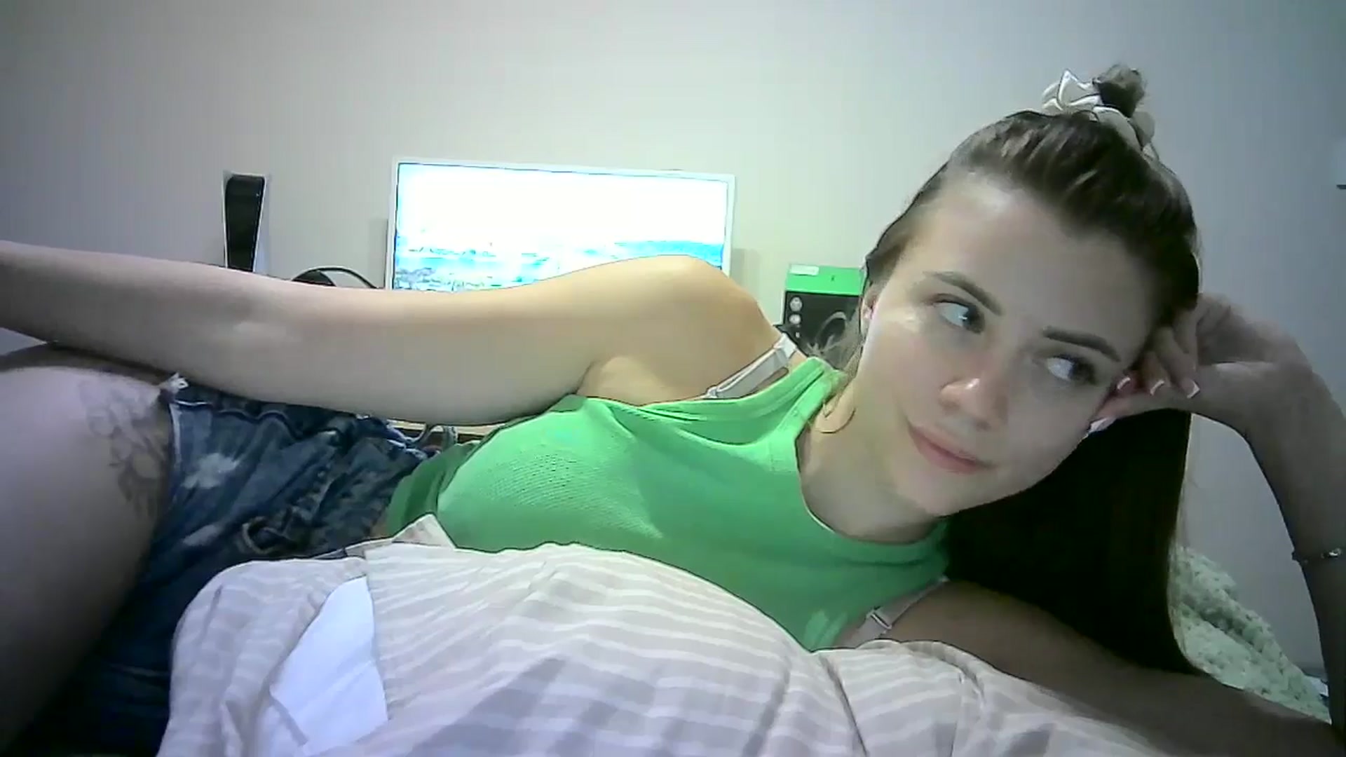 Gallery image thumbnail from Sulfate0's myfreecams stream on, 07/01/2024, 11:46 image 15 of 20