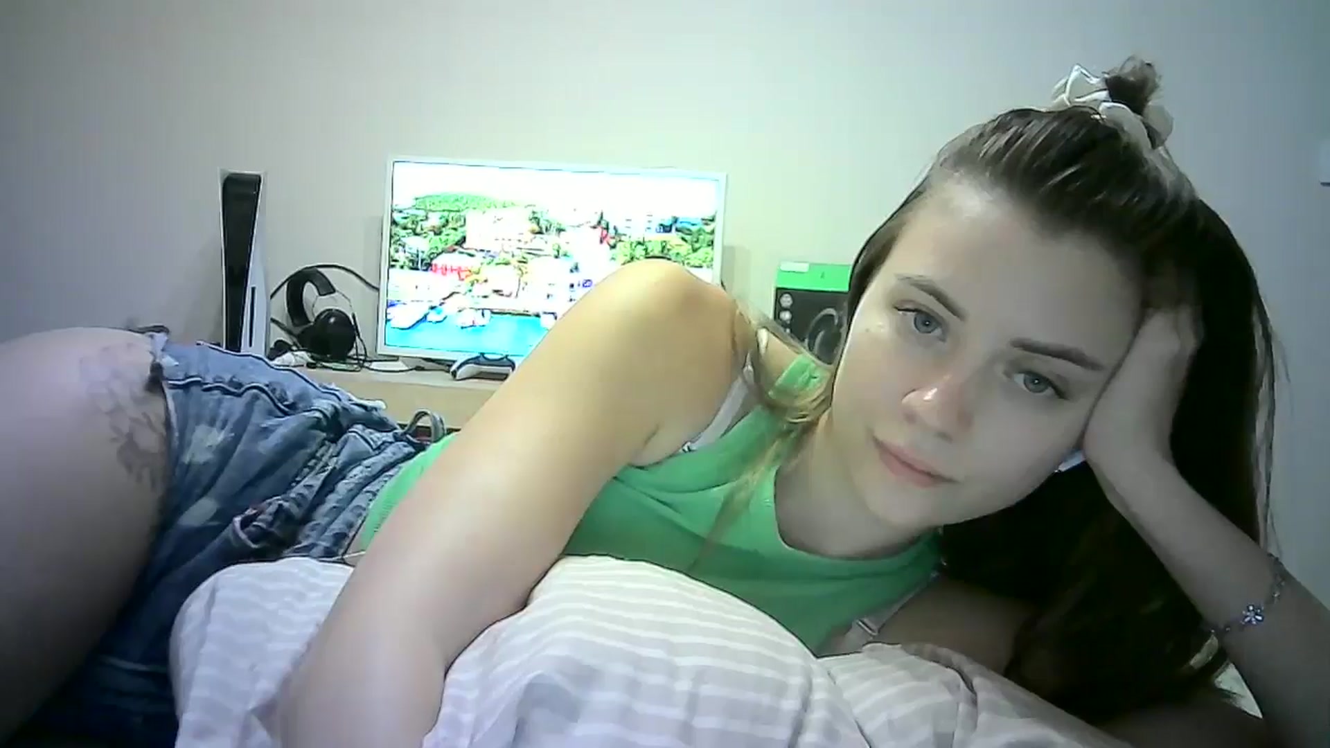 Gallery image thumbnail from Sulfate0's myfreecams stream on, 07/01/2024, 11:46 image 9 of 20