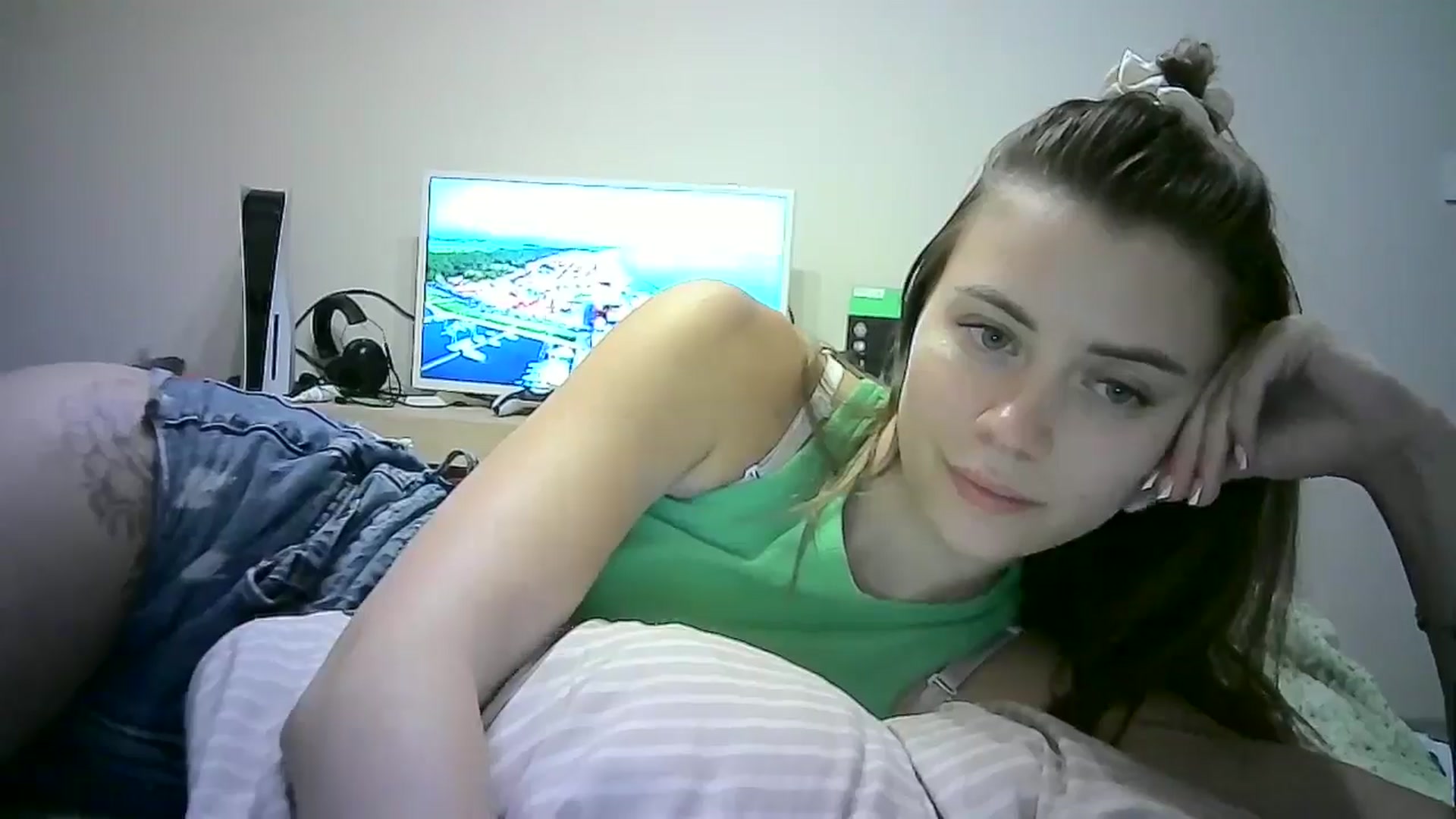 Gallery image thumbnail from Sulfate0's myfreecams stream on, 07/01/2024, 11:46 image 11 of 20