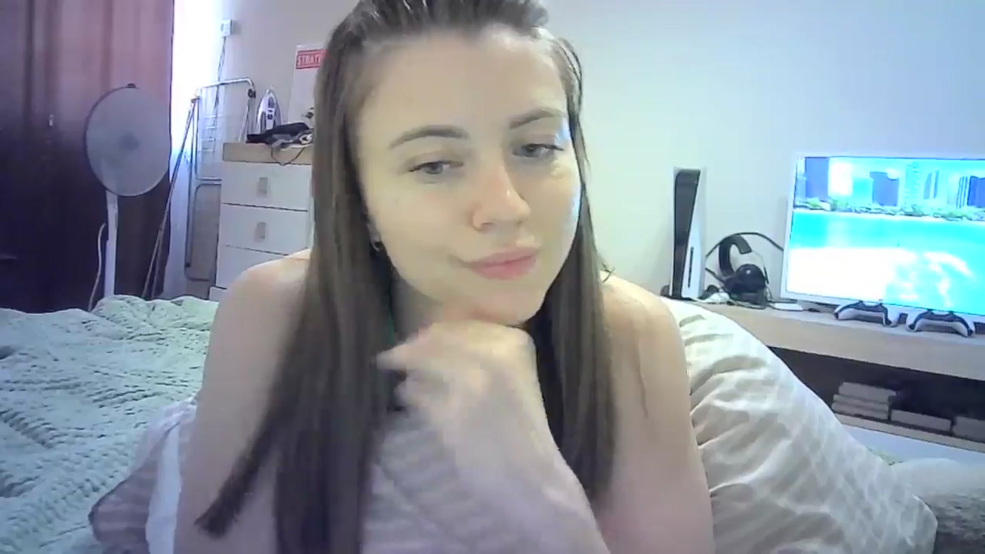 Gallery image thumbnail from Sulfate0's myfreecams stream on, 07/02/2024, 10:20 image 10 of 20