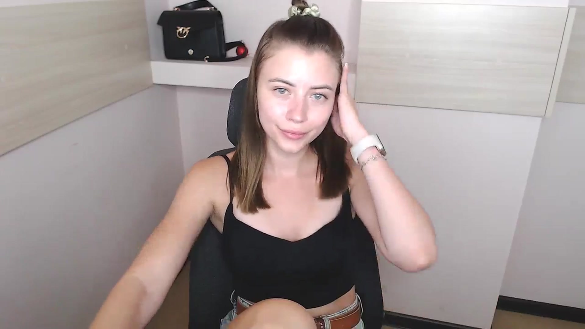 Gallery image thumbnail from Sulfate0's myfreecams stream on, 07/04/2024, 12:01 image 14 of 20