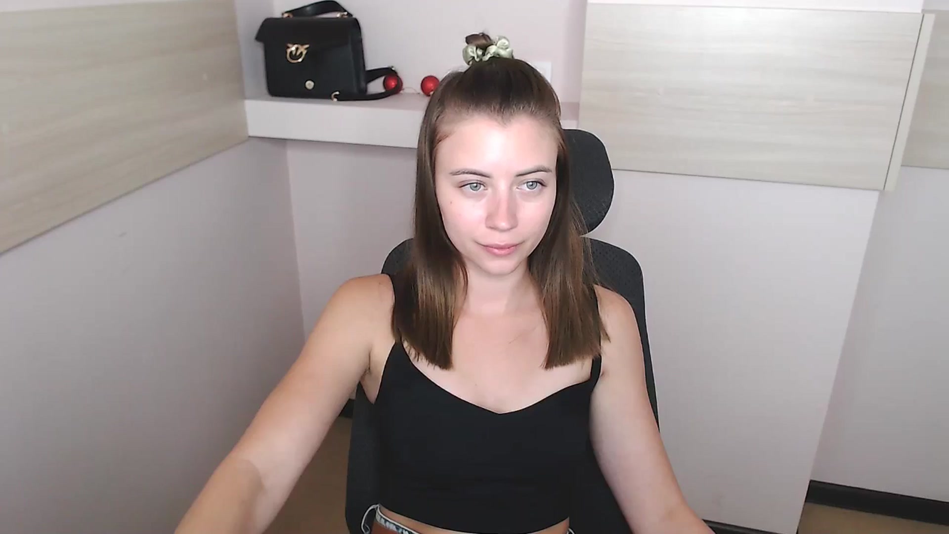 Gallery image thumbnail from Sulfate0's myfreecams stream on, 07/04/2024, 12:01 image 19 of 20