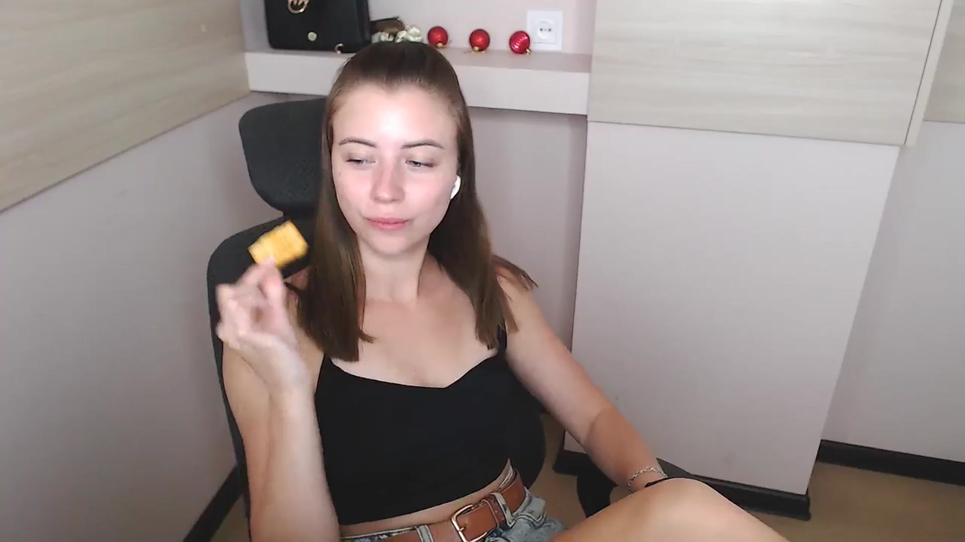 Gallery image thumbnail from Sulfate0's myfreecams stream on, 07/04/2024, 12:01 image 7 of 20