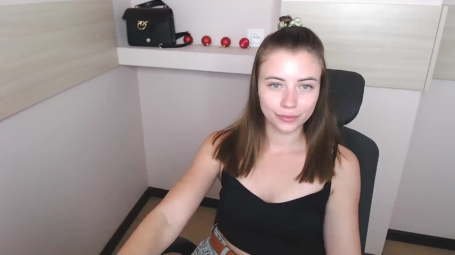 Gallery image thumbnail from Sulfate0's myfreecams stream on, 07/04/2024, 12:01 image 18 of 20