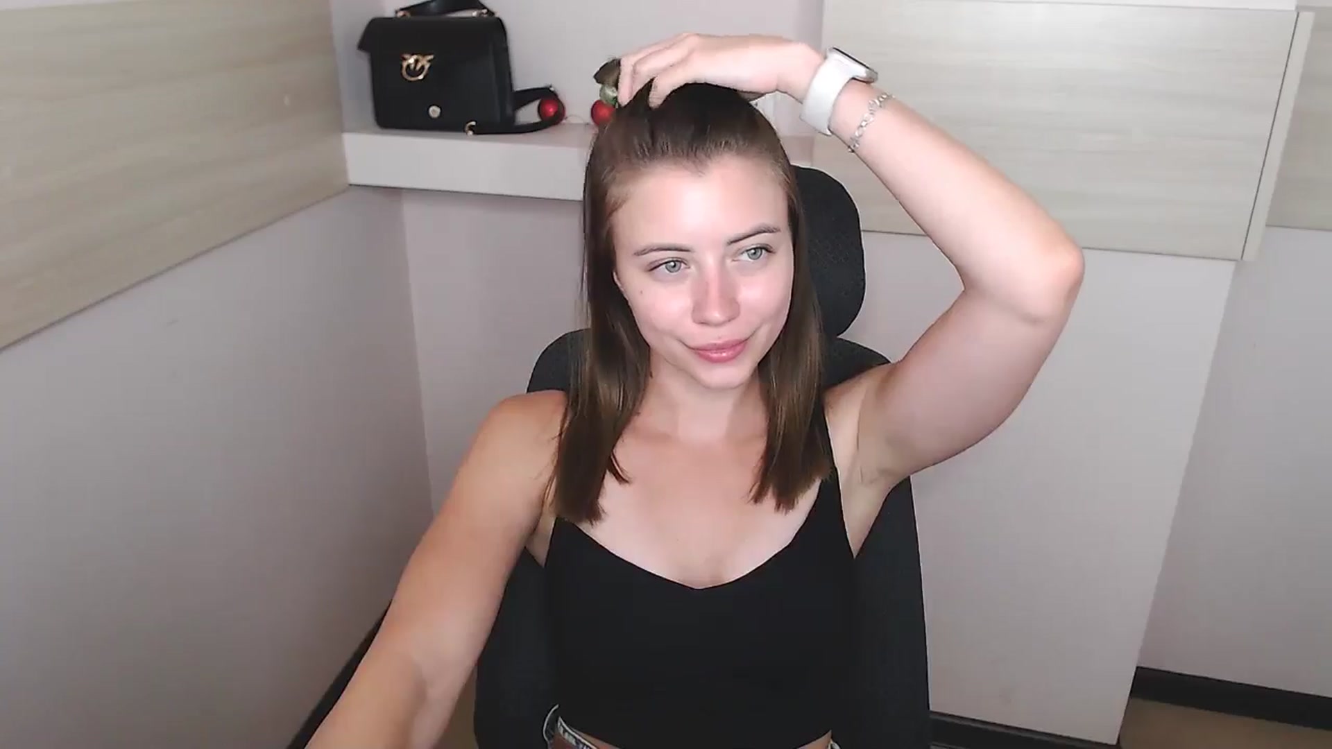 Gallery image thumbnail from Sulfate0's myfreecams stream on, 07/04/2024, 12:38 image 16 of 20
