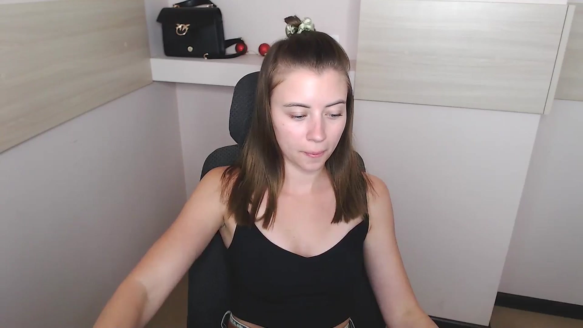 Gallery image thumbnail from Sulfate0's myfreecams stream on, 07/04/2024, 12:38 image 13 of 20