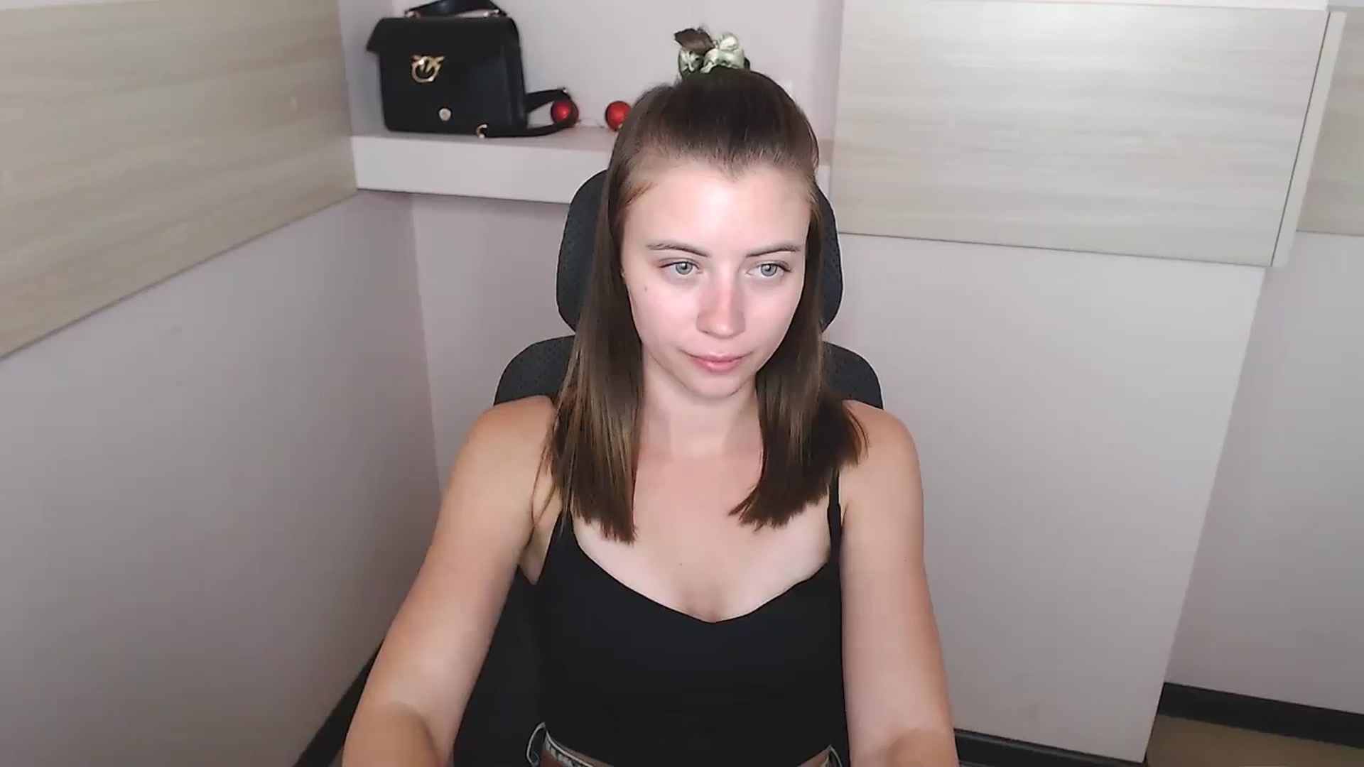 Gallery image thumbnail from Sulfate0's myfreecams stream on, 07/04/2024, 12:38 image 12 of 20