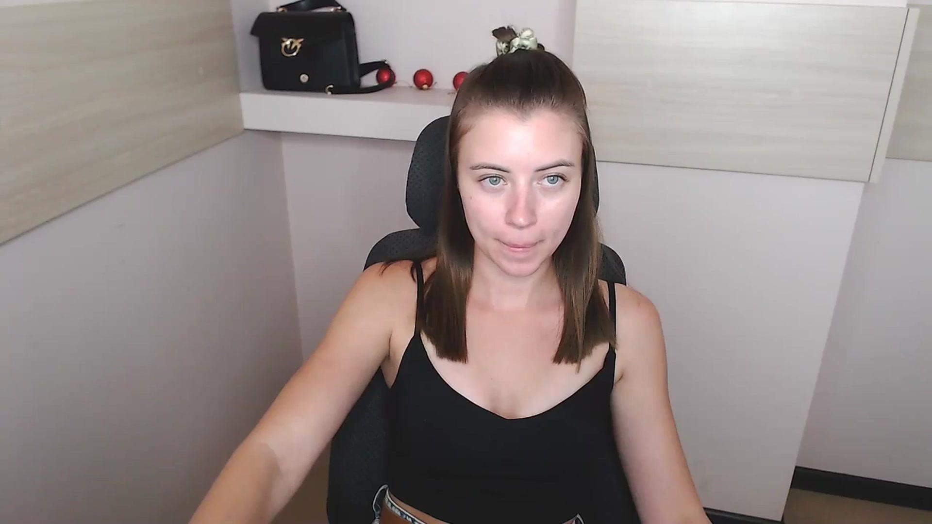 Gallery image thumbnail from Sulfate0's myfreecams stream on, 07/04/2024, 12:38 image 11 of 20