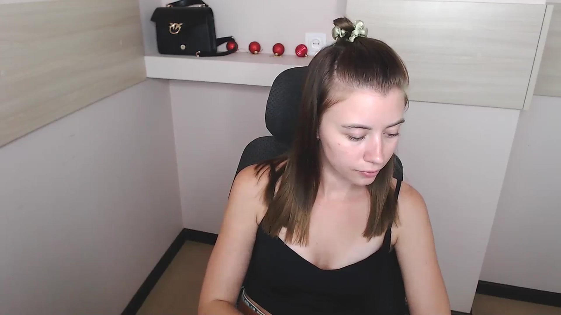 Gallery image thumbnail from Sulfate0's myfreecams stream on, 07/04/2024, 12:38 image 10 of 20
