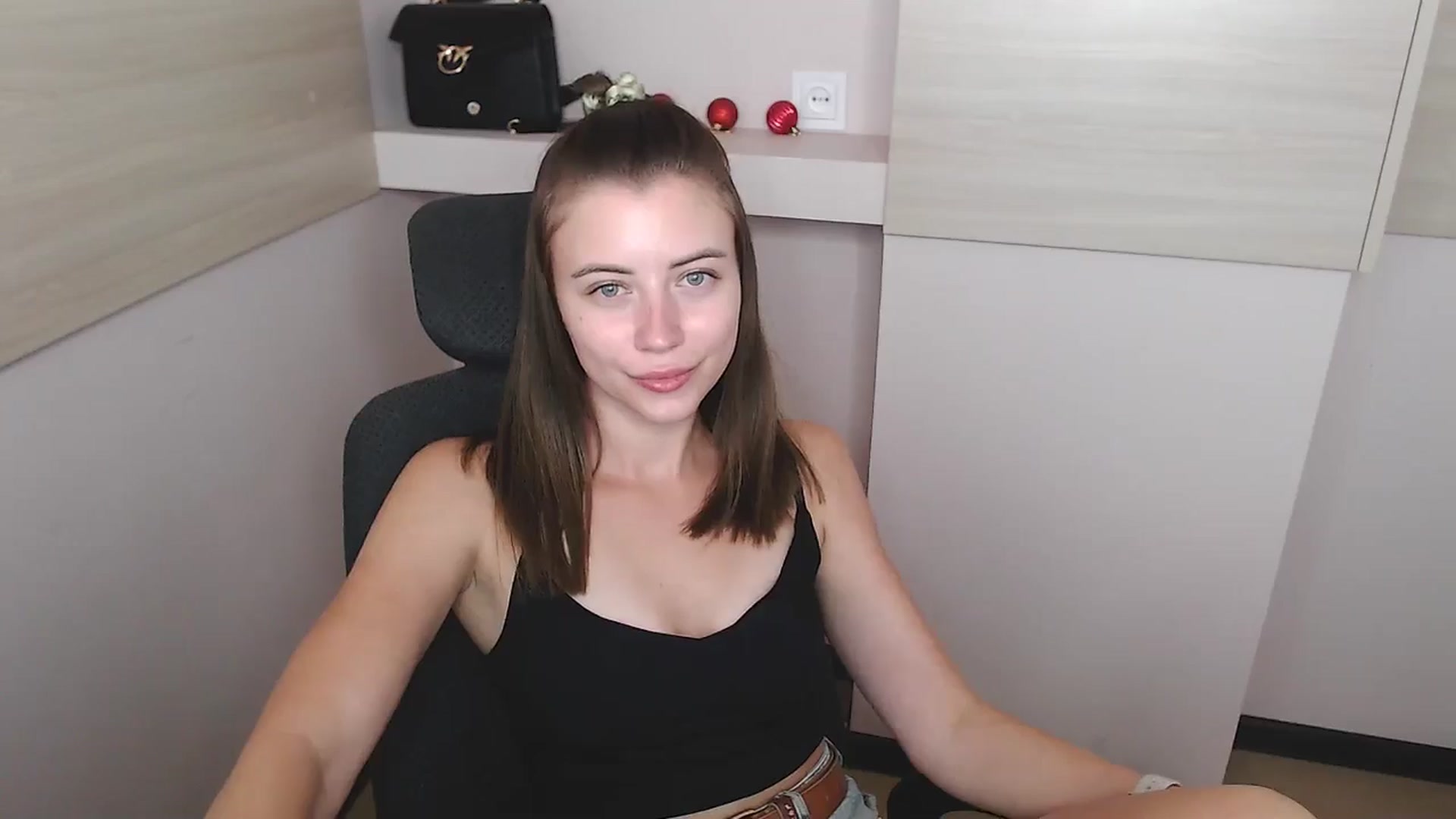 Gallery image thumbnail from Sulfate0's myfreecams stream on, 07/04/2024, 12:38 image 3 of 20