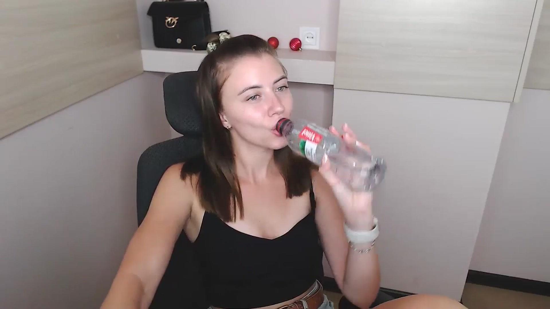 Gallery image thumbnail from Sulfate0's myfreecams stream on, 07/04/2024, 12:38 image 4 of 20