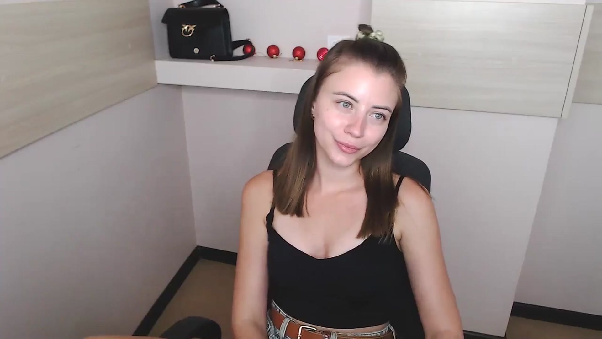 Gallery image thumbnail from Sulfate0's myfreecams stream on, 07/04/2024, 12:38 image 9 of 20