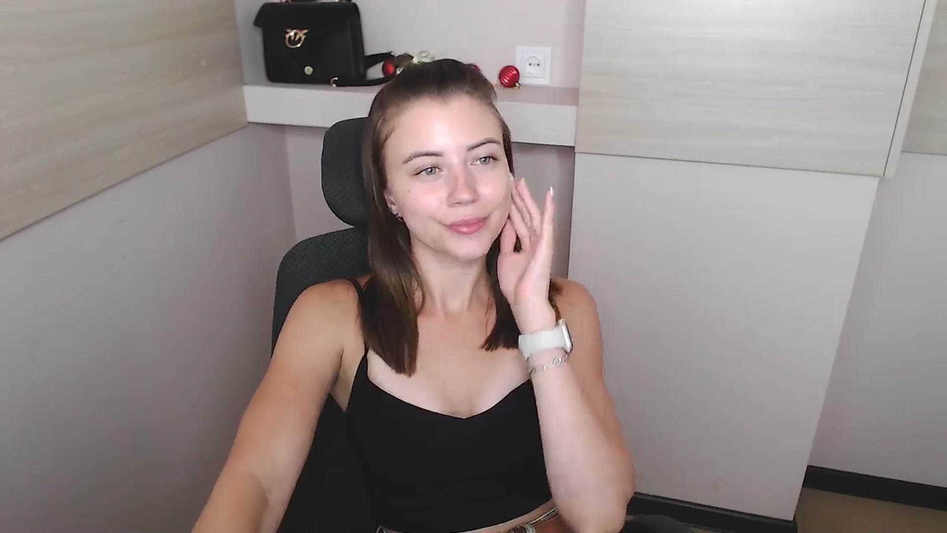 Gallery image thumbnail from Sulfate0's myfreecams stream on, 07/04/2024, 12:38 image 5 of 20